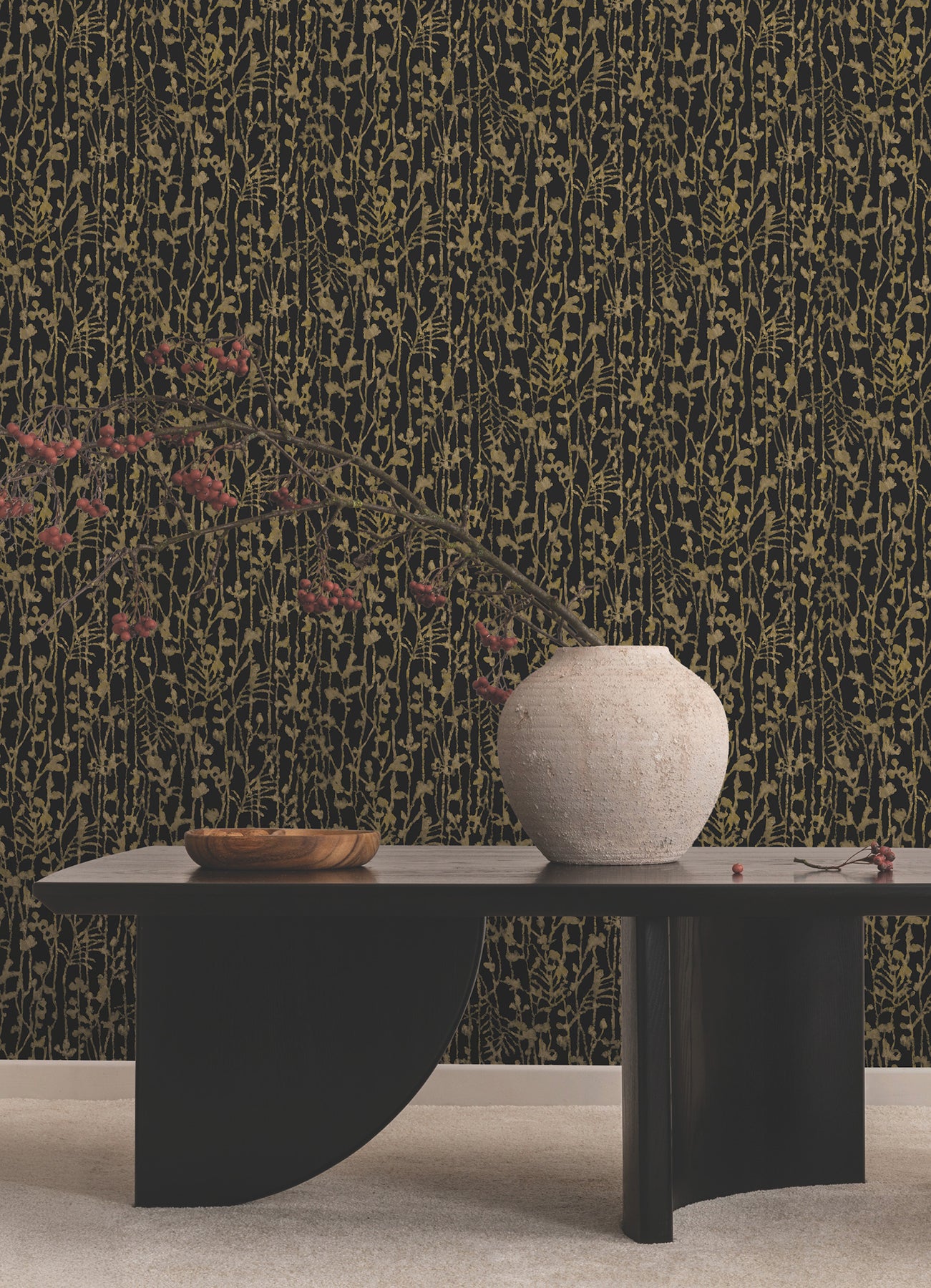 Filigree wallpaper in black color - pattern number VR1562 - by Ronald Redding in the Caviar collection
