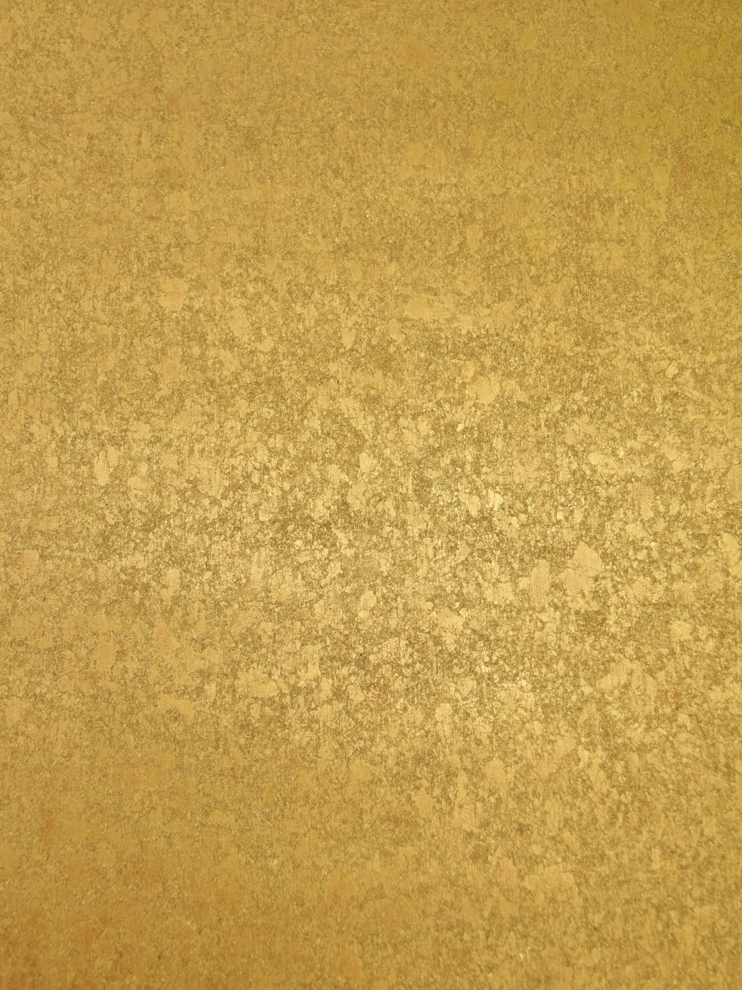 Hand Hammered Leaf wallpaper in brass color - pattern number WTO ML282 - by Scalamandre in the collection
