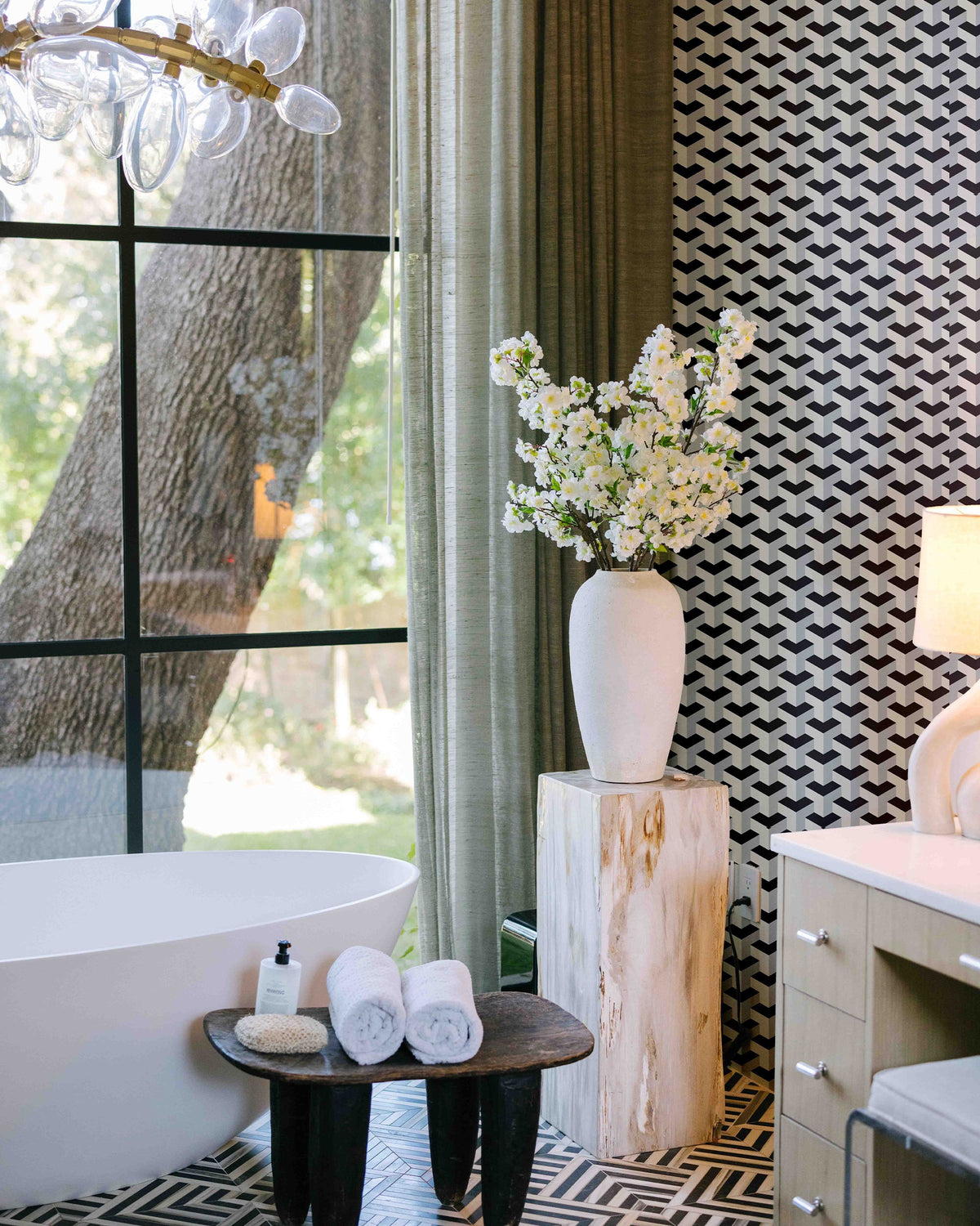 Greta Wallpaper in Satin color - pattern number KK746_Satin_KH300 - by Katie Kime in the collection