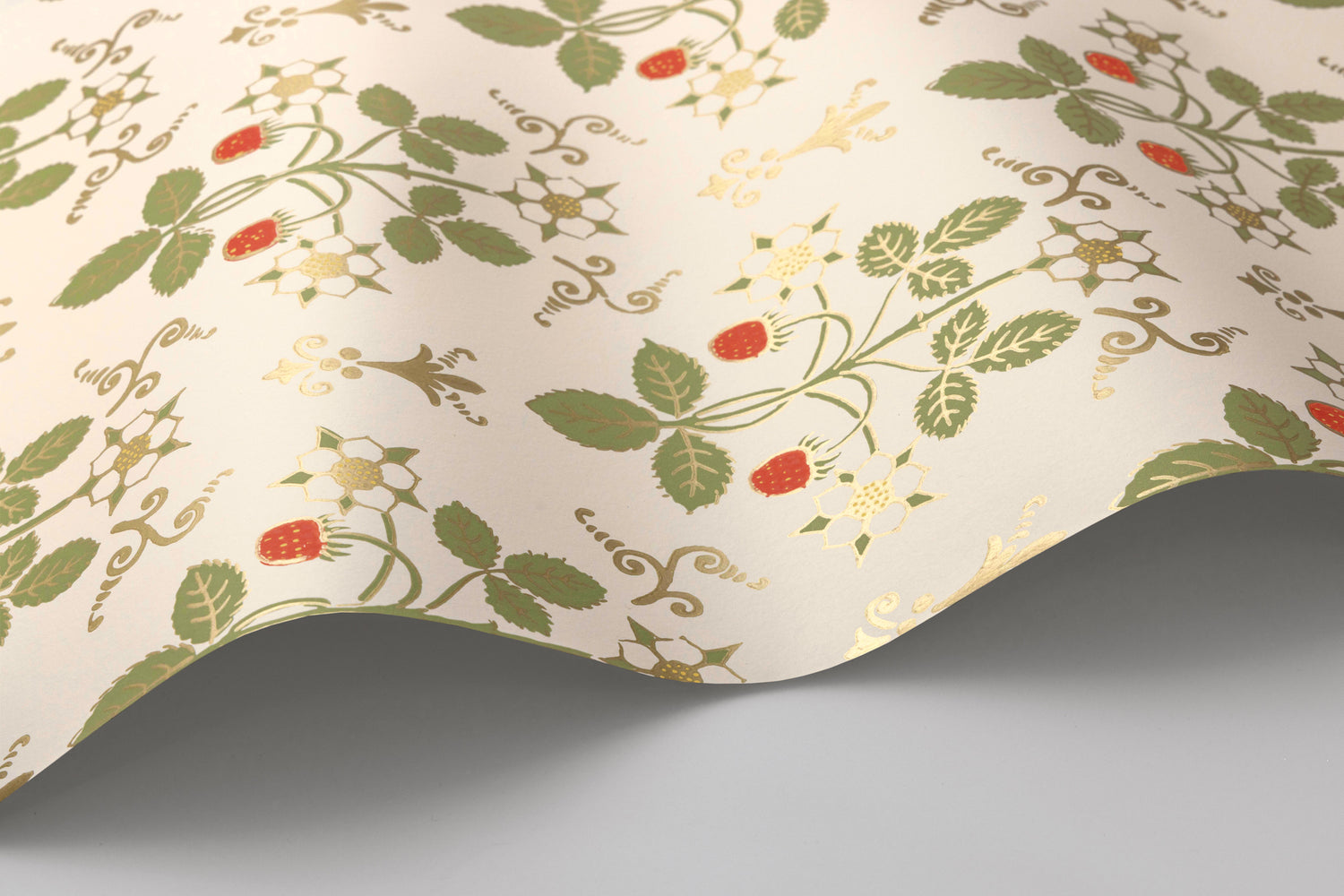 Strawberry Wallpaper in poppy/green/metallic gold color - pattern number 127/2008.CS.0 - by Cole and Son in the Classics Vol I collection