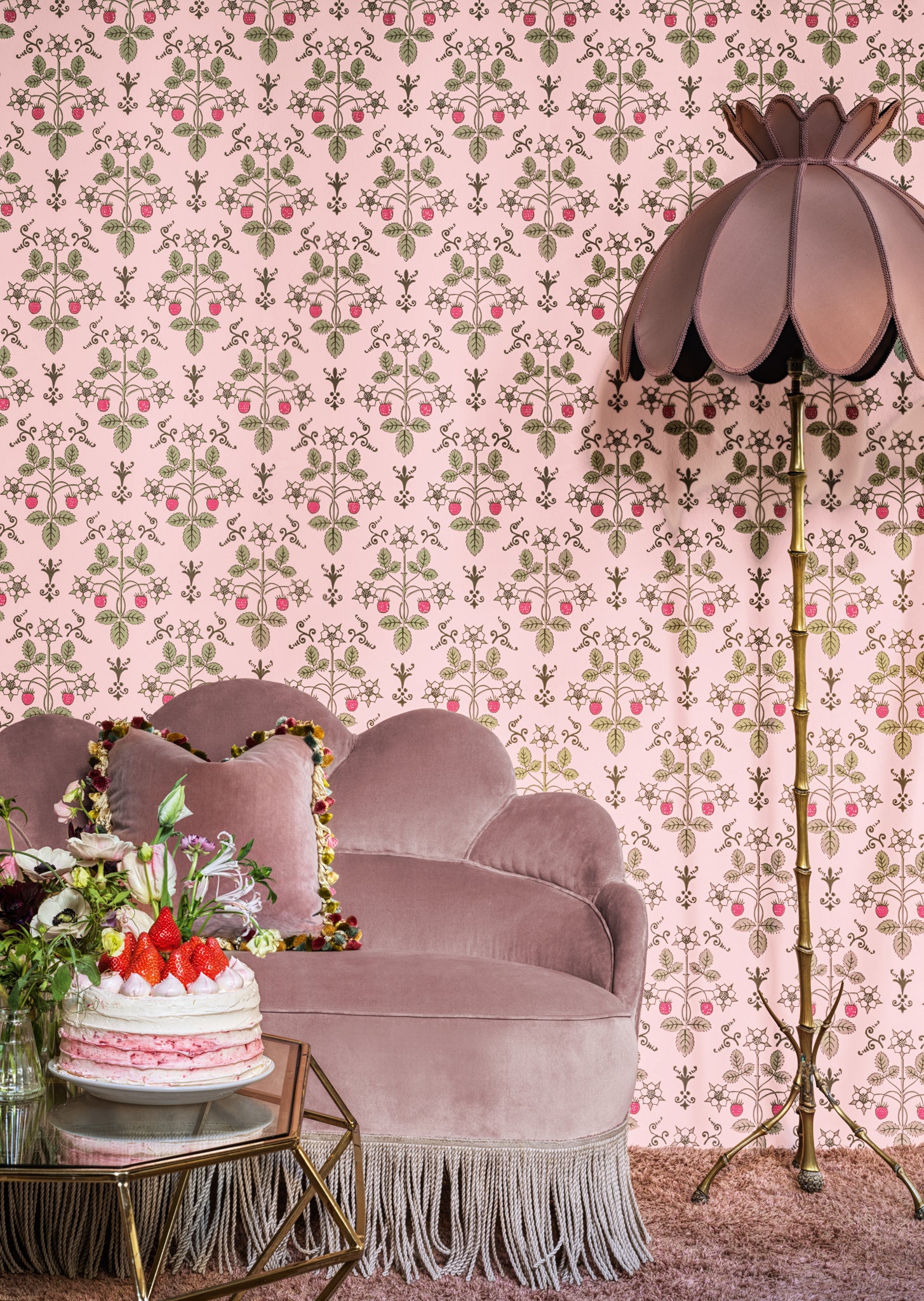 Strawberry Wallpaper in chelsea pink color - pattern number 127/2013.CS.0 - by Cole and Son in the Classics Vol I collection