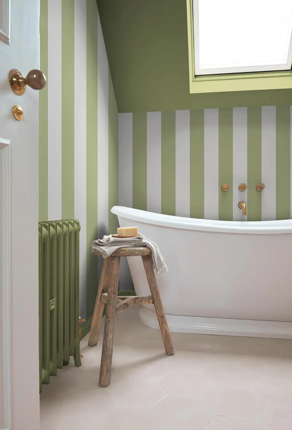 Quartet Wallpaper in green color - pattern number 131443 - by Graham and Brown in the 2025 Exclusives collection