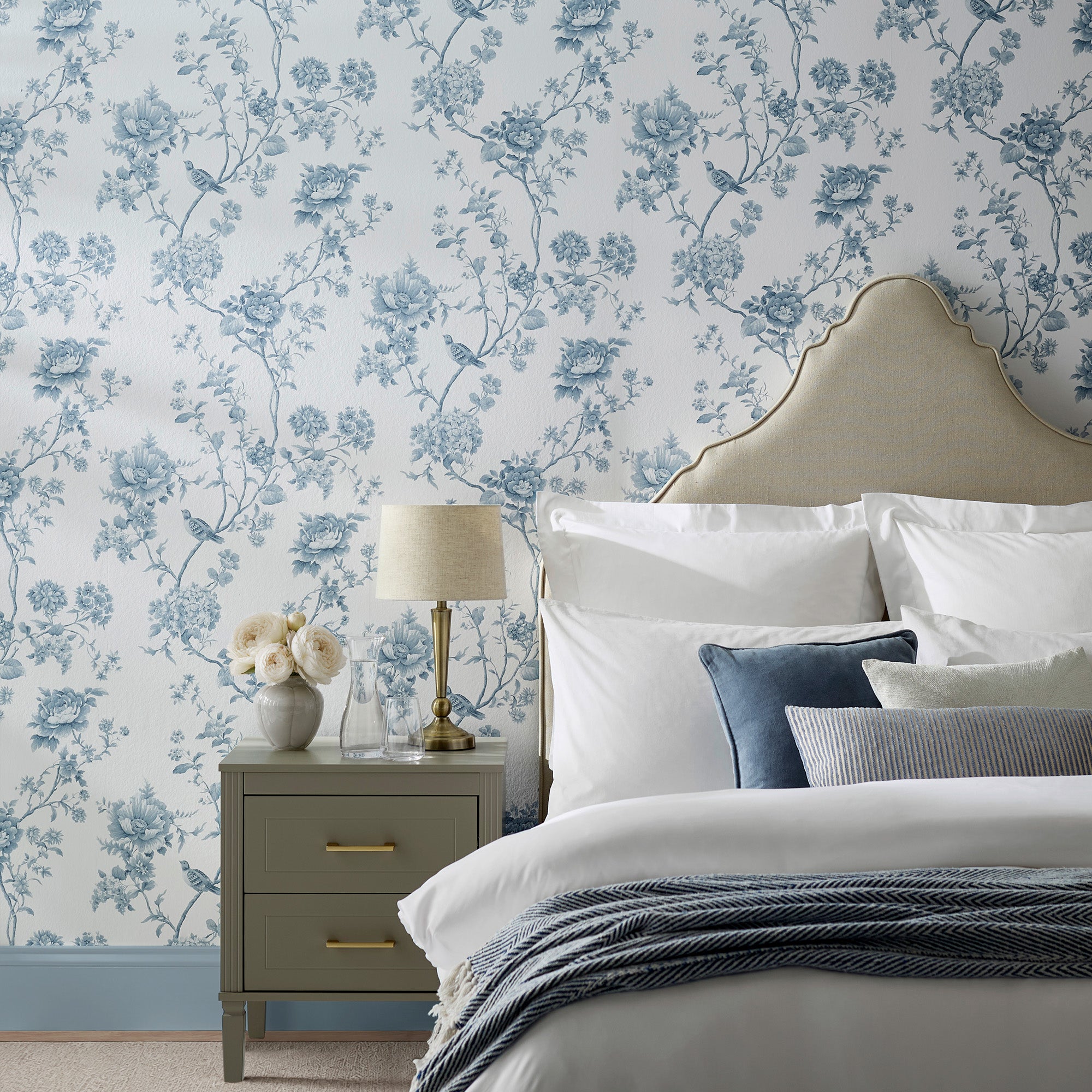 Floral Vine Wallpaper in porcelain blue color - pattern number 146810 - by Martha Stewart in the Martha Stewart AW26 collection