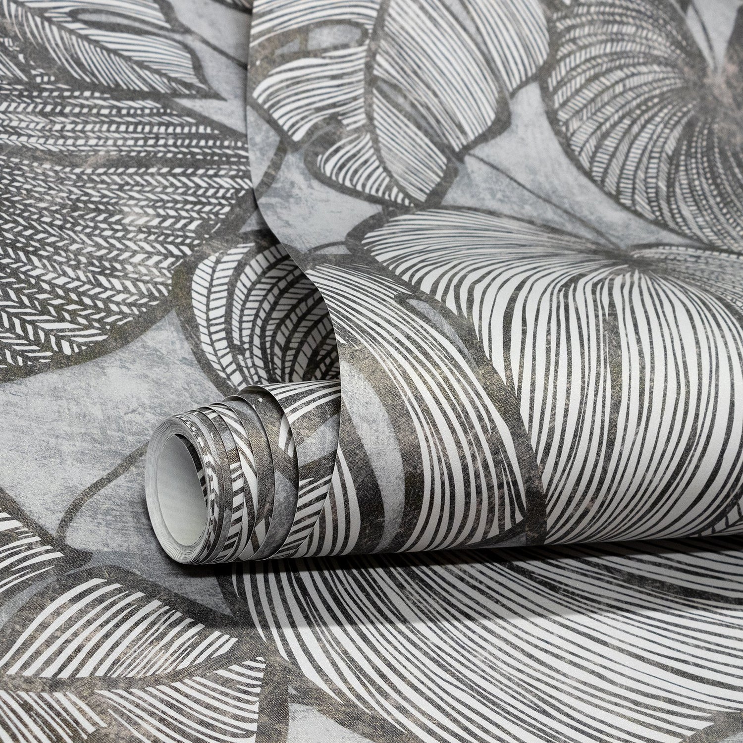 Monstera wallpaper in silver grey color - pattern number GH26939-23 - by Galerie in the Julie Feels Home collection