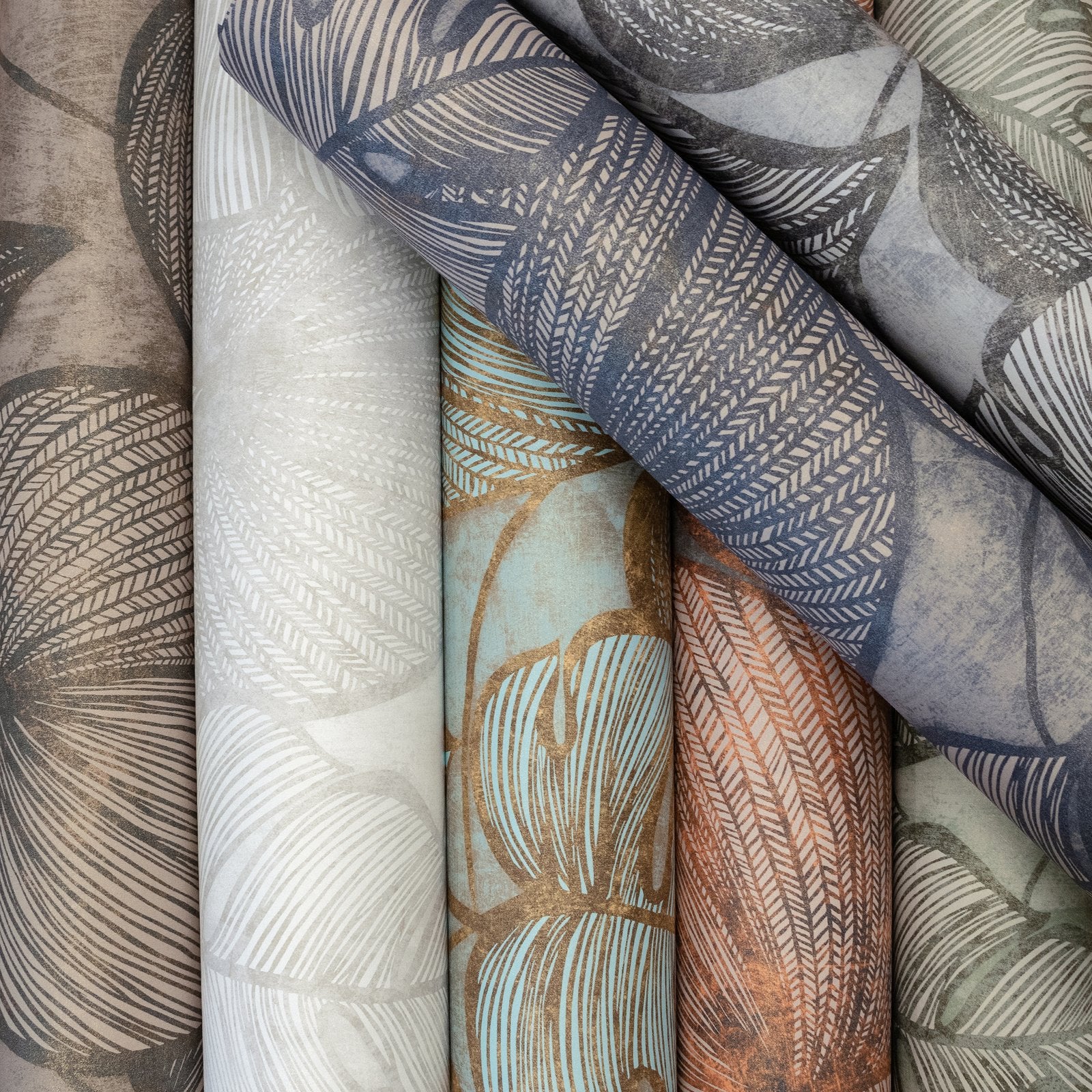 Monstera wallpaper in beige color - pattern number GH26941-23 - by Galerie in the Julie Feels Home collection