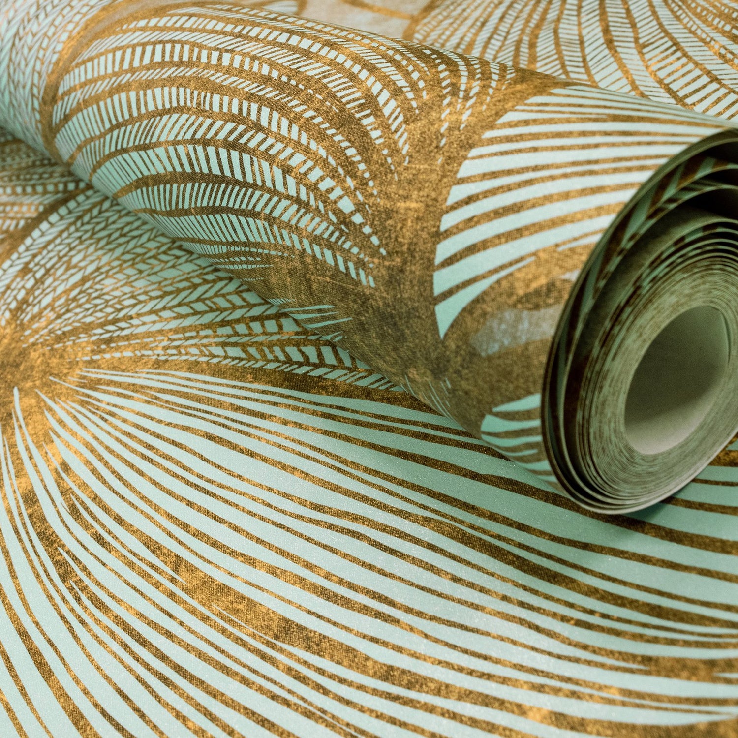 Monstera wallpaper in gold color - pattern number GH26943-23 - by Galerie in the Julie Feels Home collection
