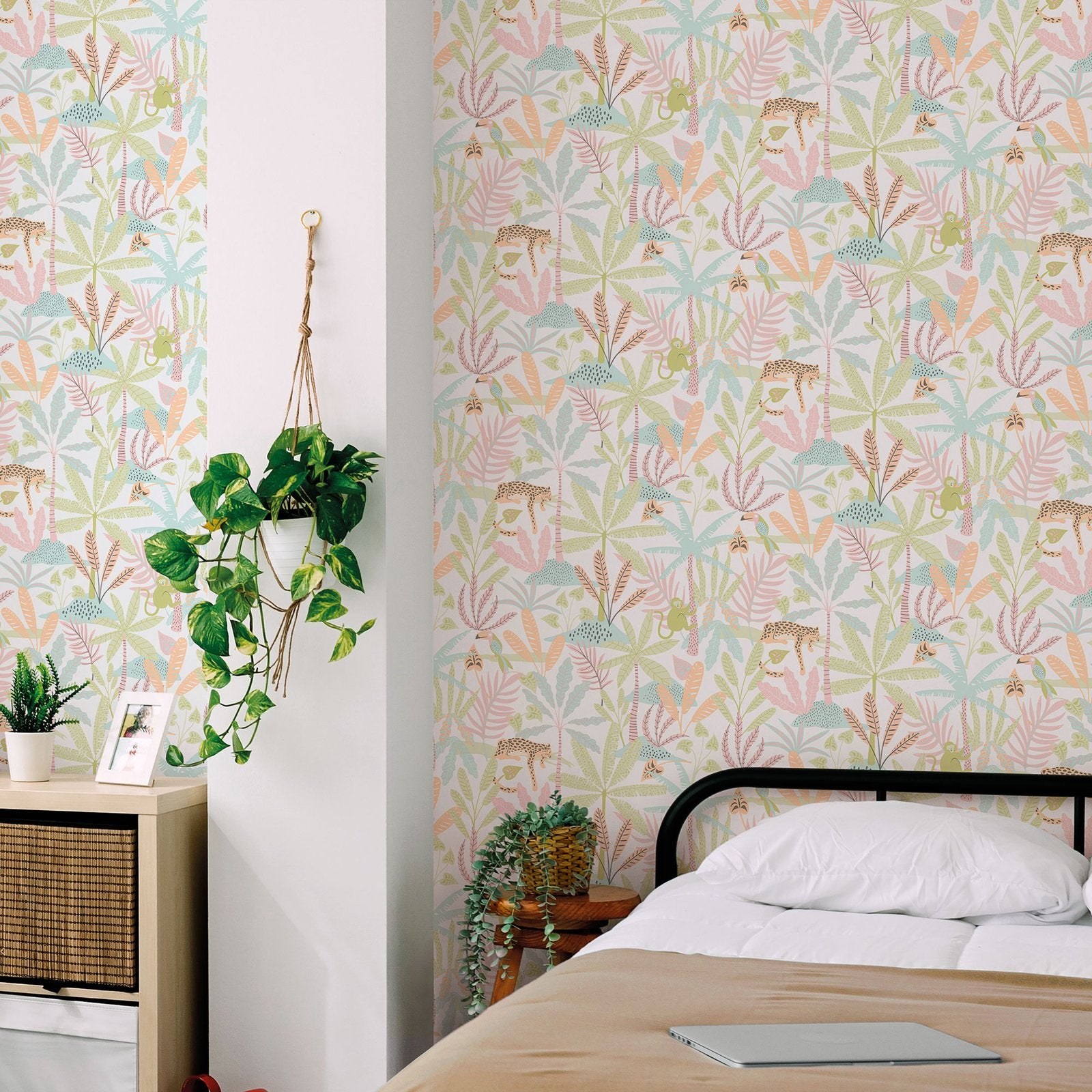 Jungly Wallpaper in Pink color - pattern number 286-1 - by Galerie in the Bambino collection