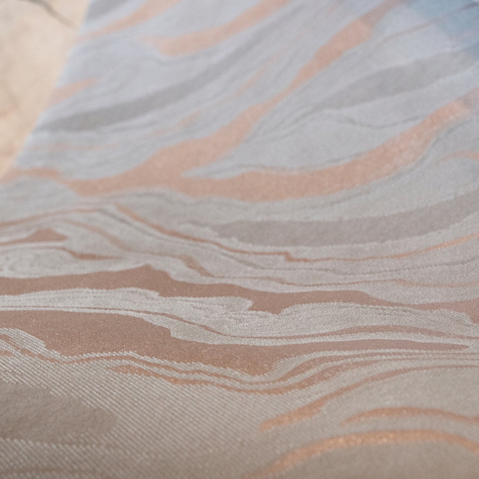 Reflection Dusty Lilac wallpaper in rose gold color - pattern number GH30025-23 - by Galerie in the Slow Living collection