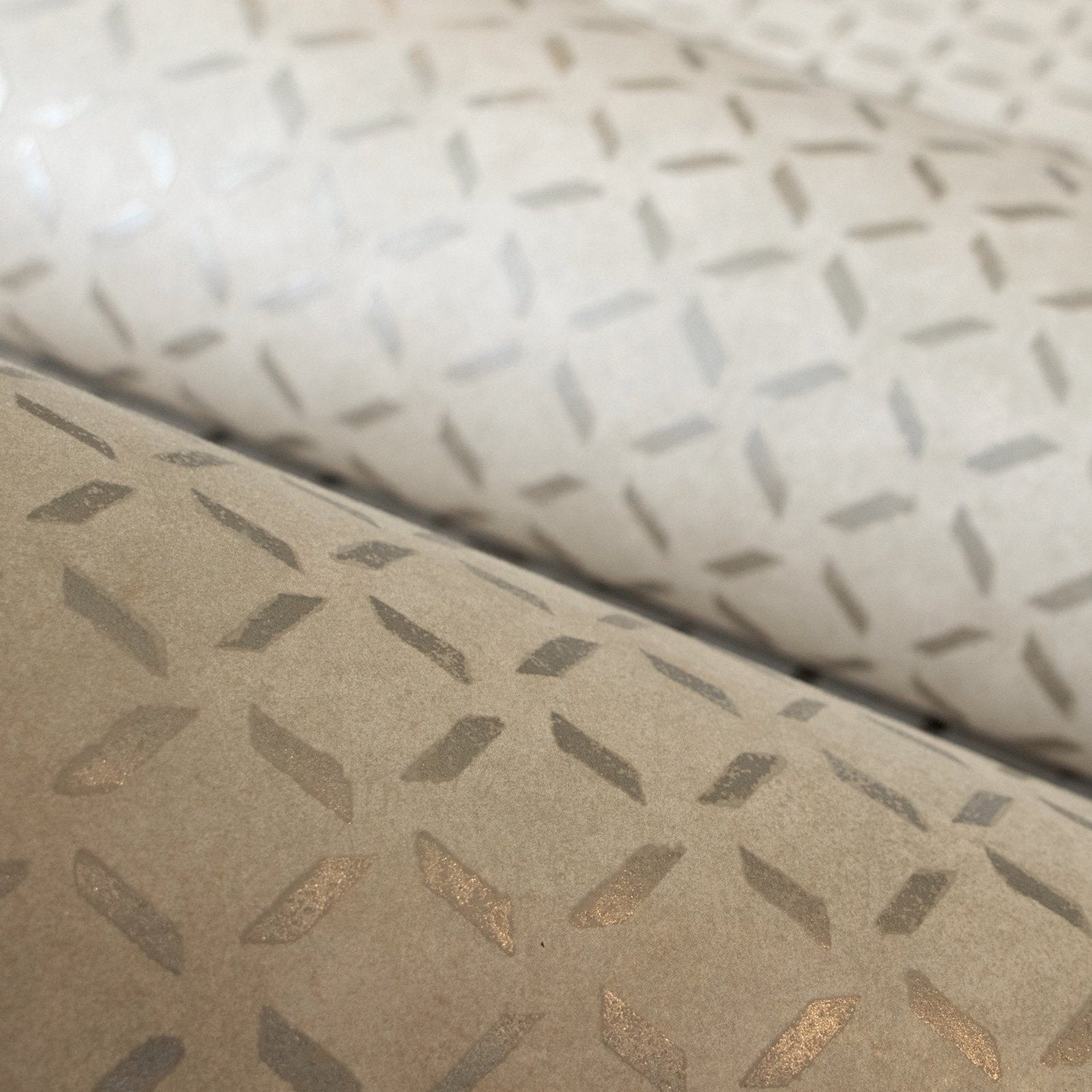 Soho wallpaper in beige color - pattern number GH30044-23 - by Galerie in the Urban Classics collection