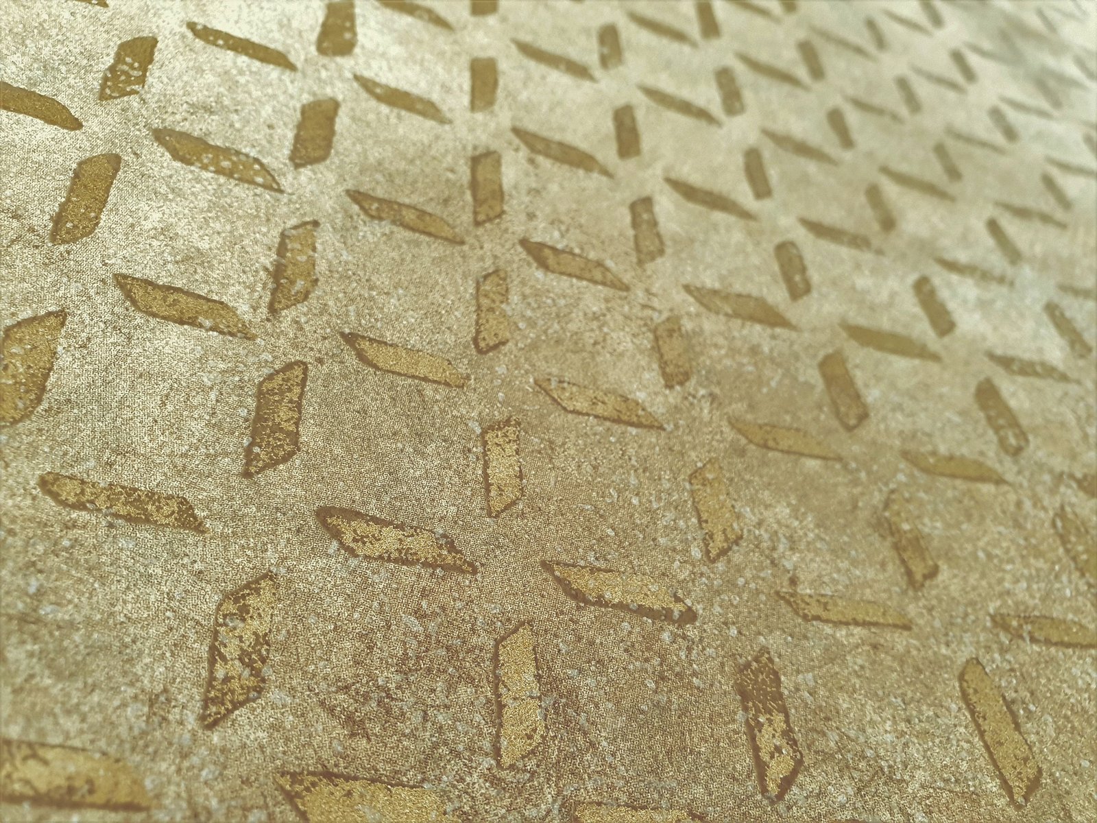 Soho wallpaper in gold color - pattern number GH30046-23 - by Galerie in the Urban Classics collection
