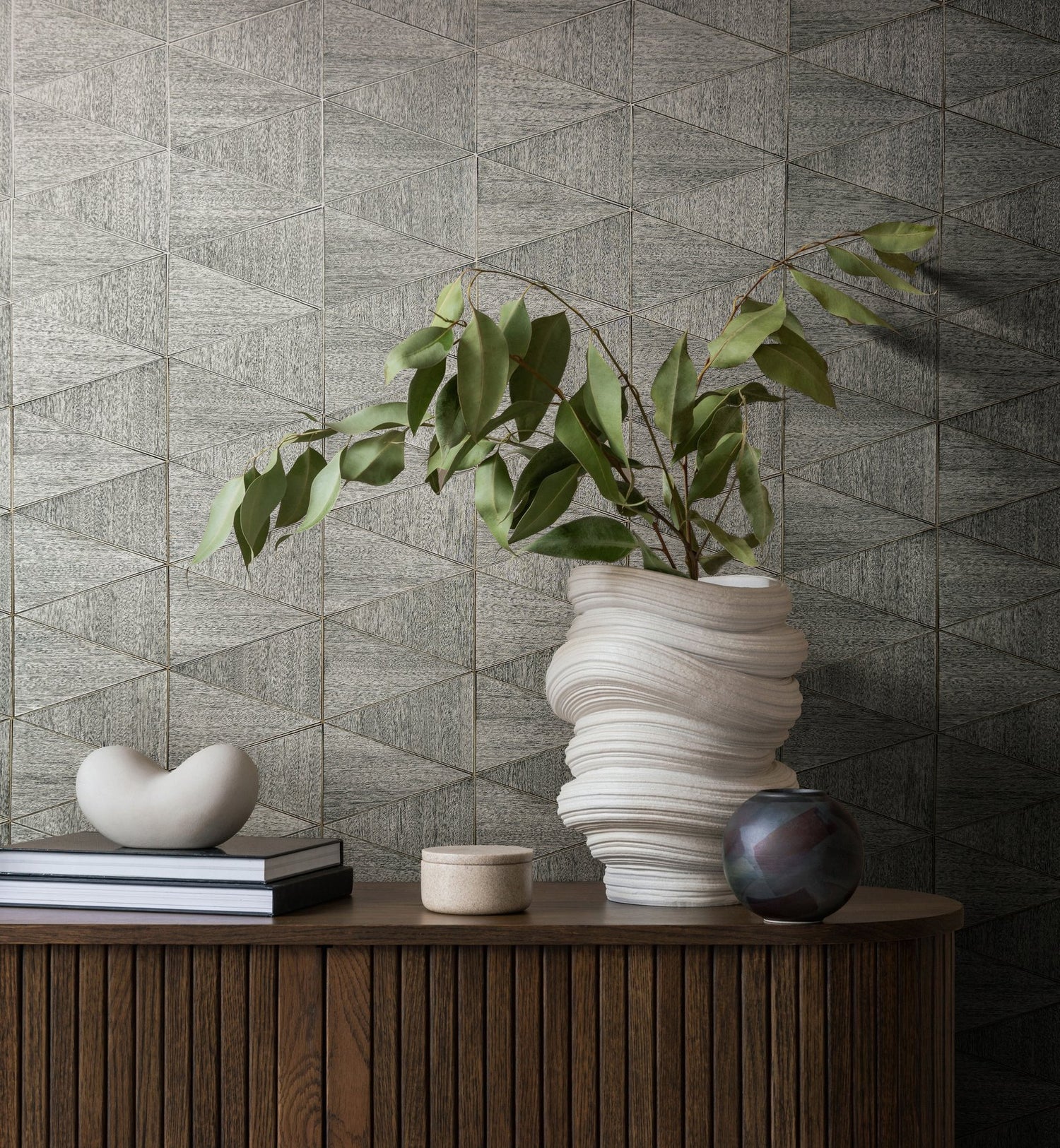 Graphic wallpaper in silver grey color - pattern number 33355 - by Galerie in the The Woods and Wicker collection