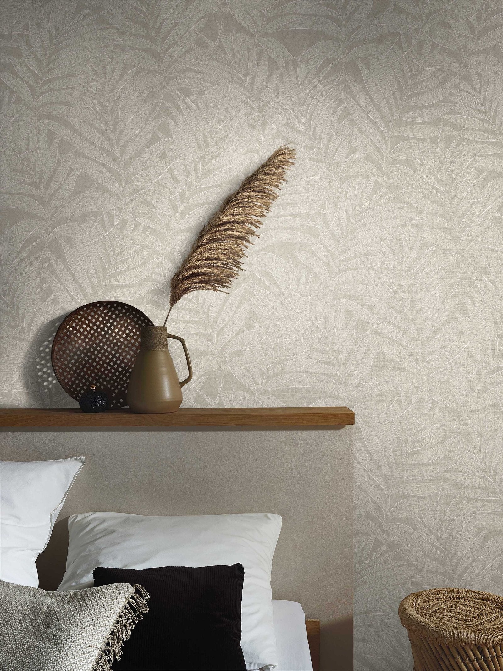 Botanical wallpaper in beige color - pattern number 34004 - by Galerie in the Hotel collection