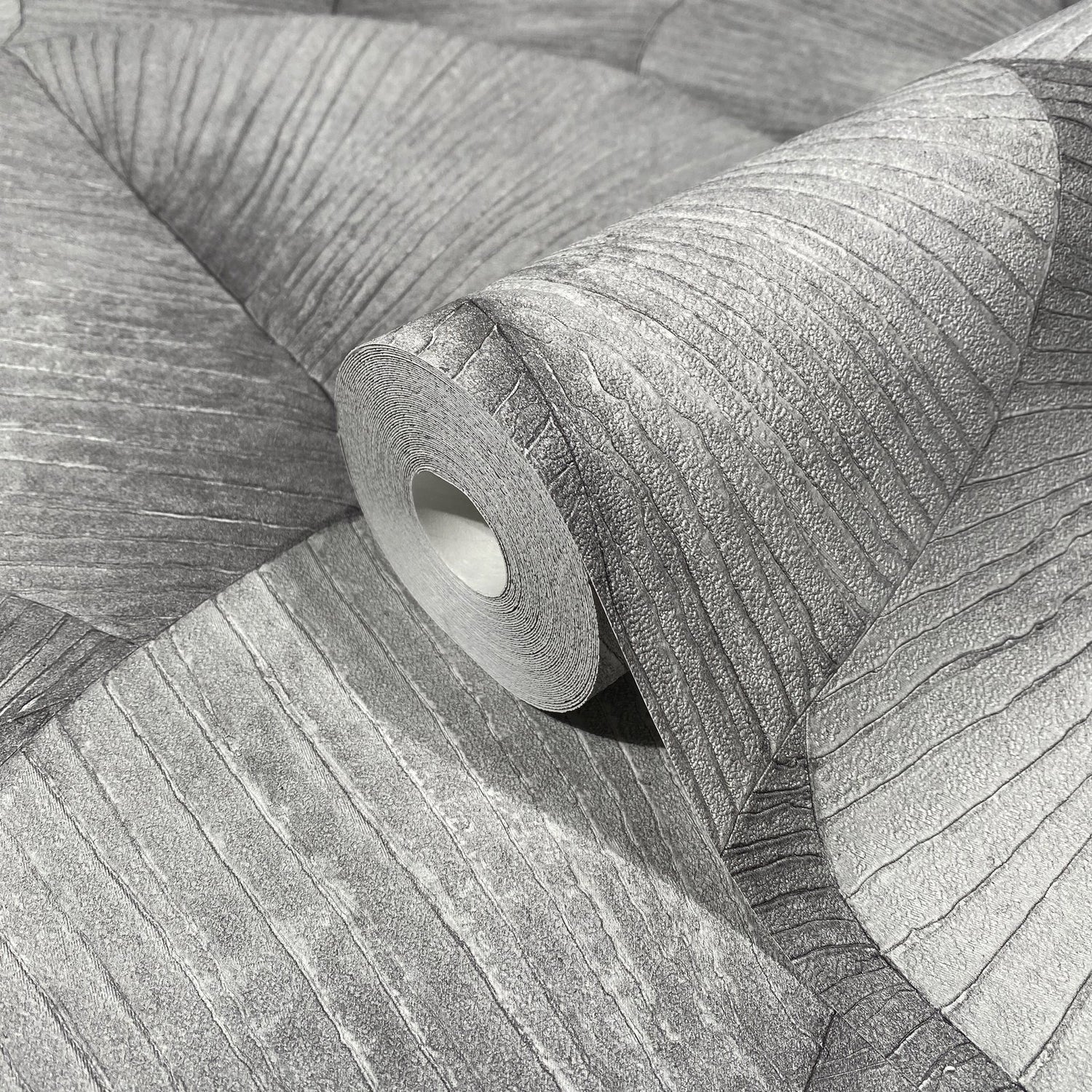 Palm Leaf wallpaper in silver grey color - pattern number 34508 - by Galerie in the Kumano collection