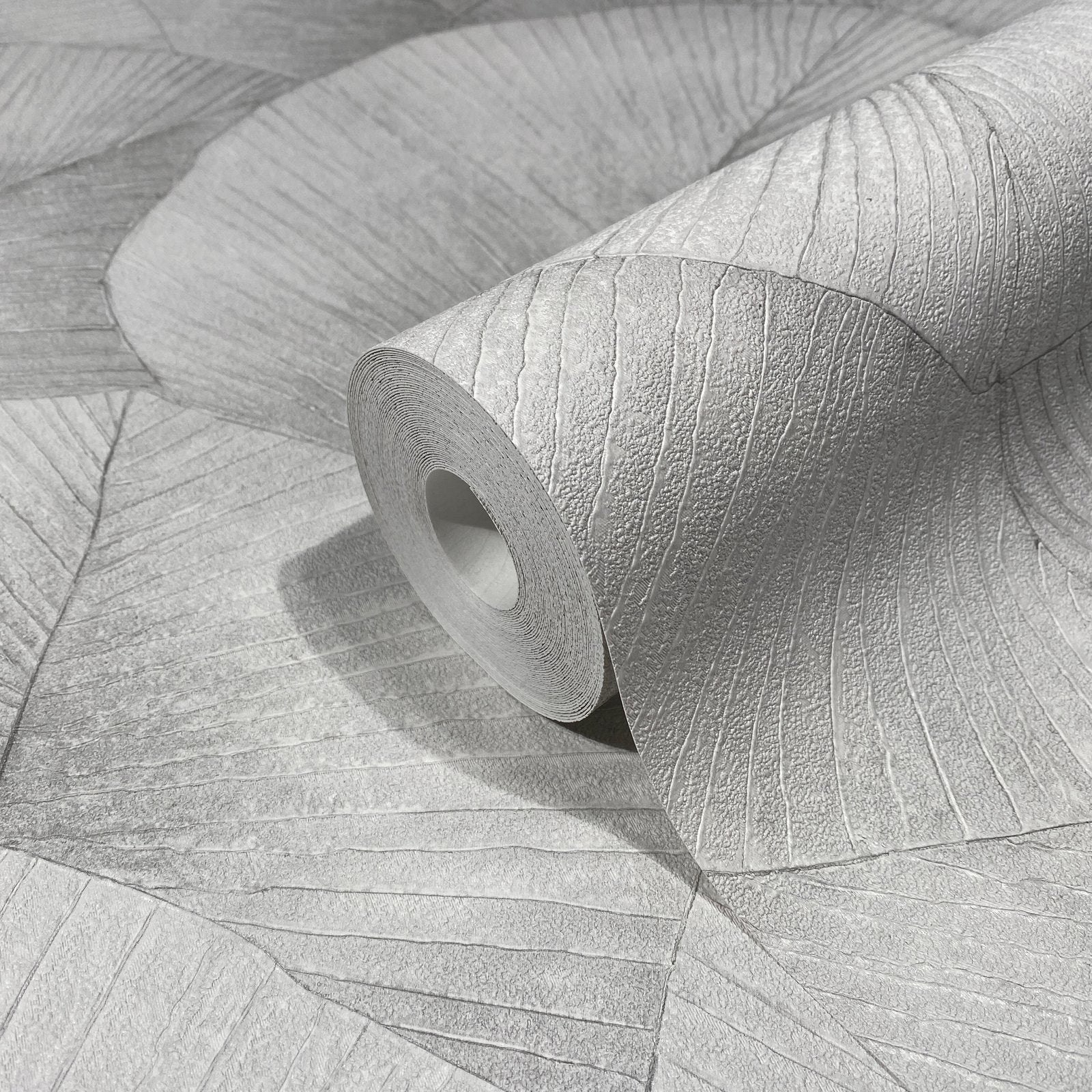 Palm Leaf wallpaper in silver grey color - pattern number 34509 - by Galerie in the Kumano collection
