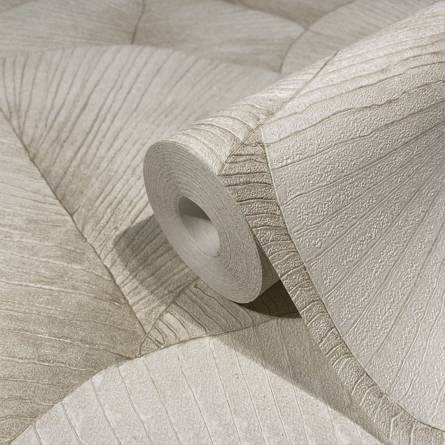 Palm Leaf wallpaper in beige color - pattern number 34510 - by Galerie in the Kumano collection