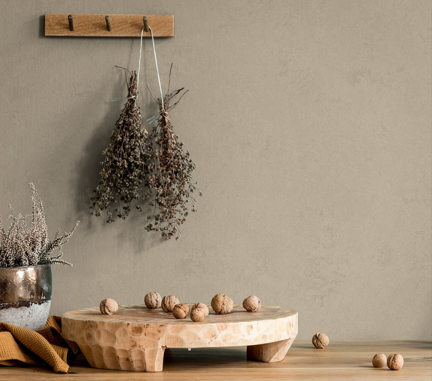 Uni wallpaper in beige color - pattern number TR34606 - by Galerie in the Terra collection