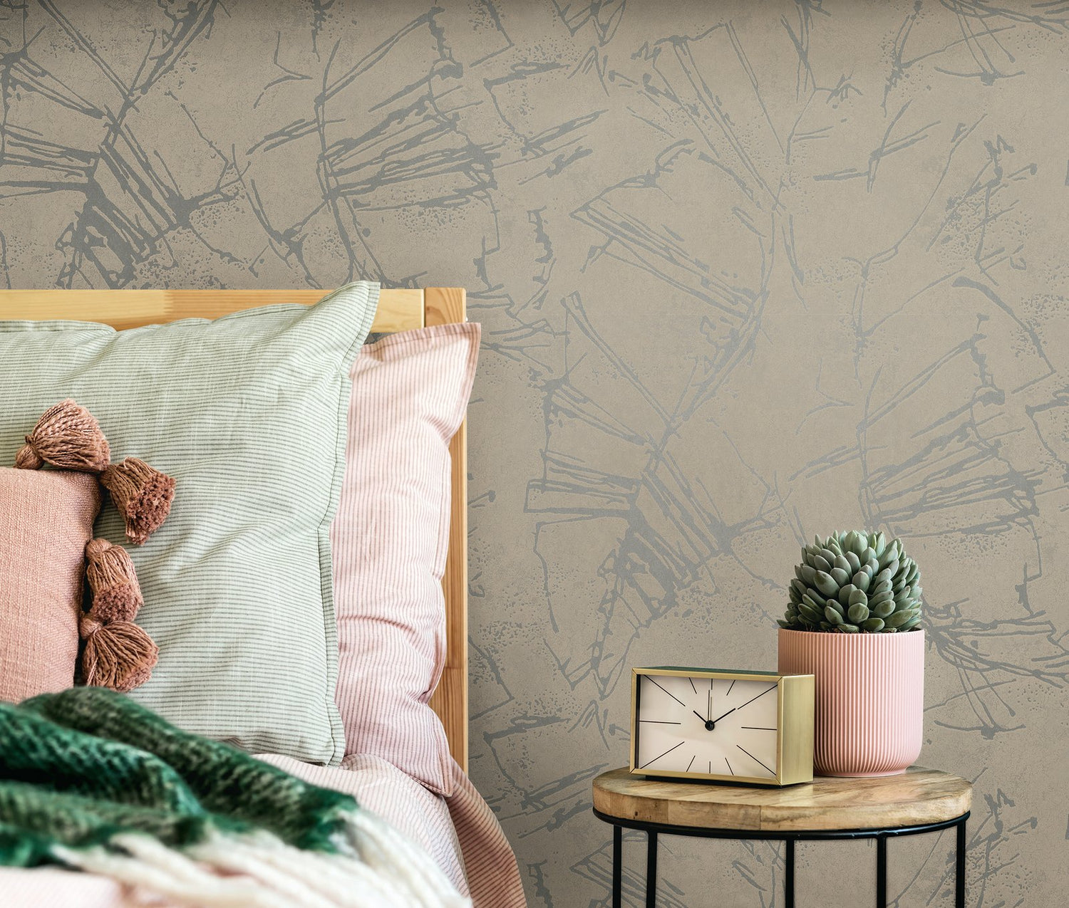 Graphic wallpaper in beige color - pattern number TR34614 - by Galerie in the Terra collection