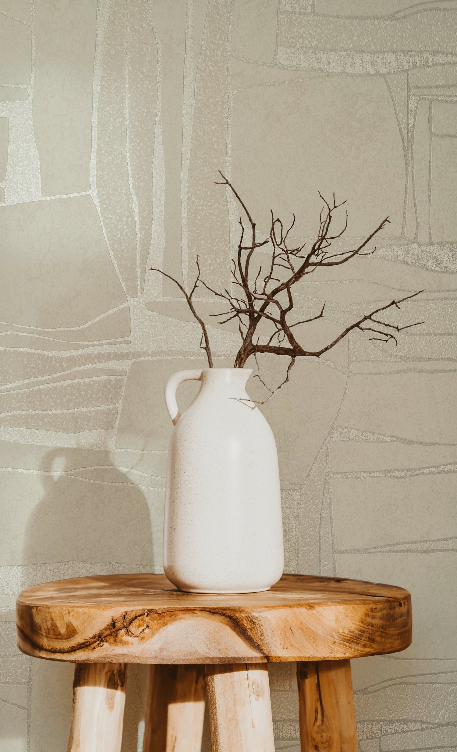 Graphic wallpaper in beige color - pattern number TR34646 - by Galerie in the Terra collection