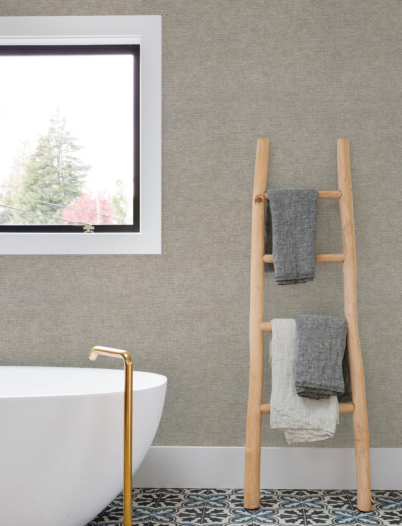 Tansy wallpaper in dark grey color - pattern number 4191-83039 - by Chesapeake in the Kitchen &amp; Bath collection