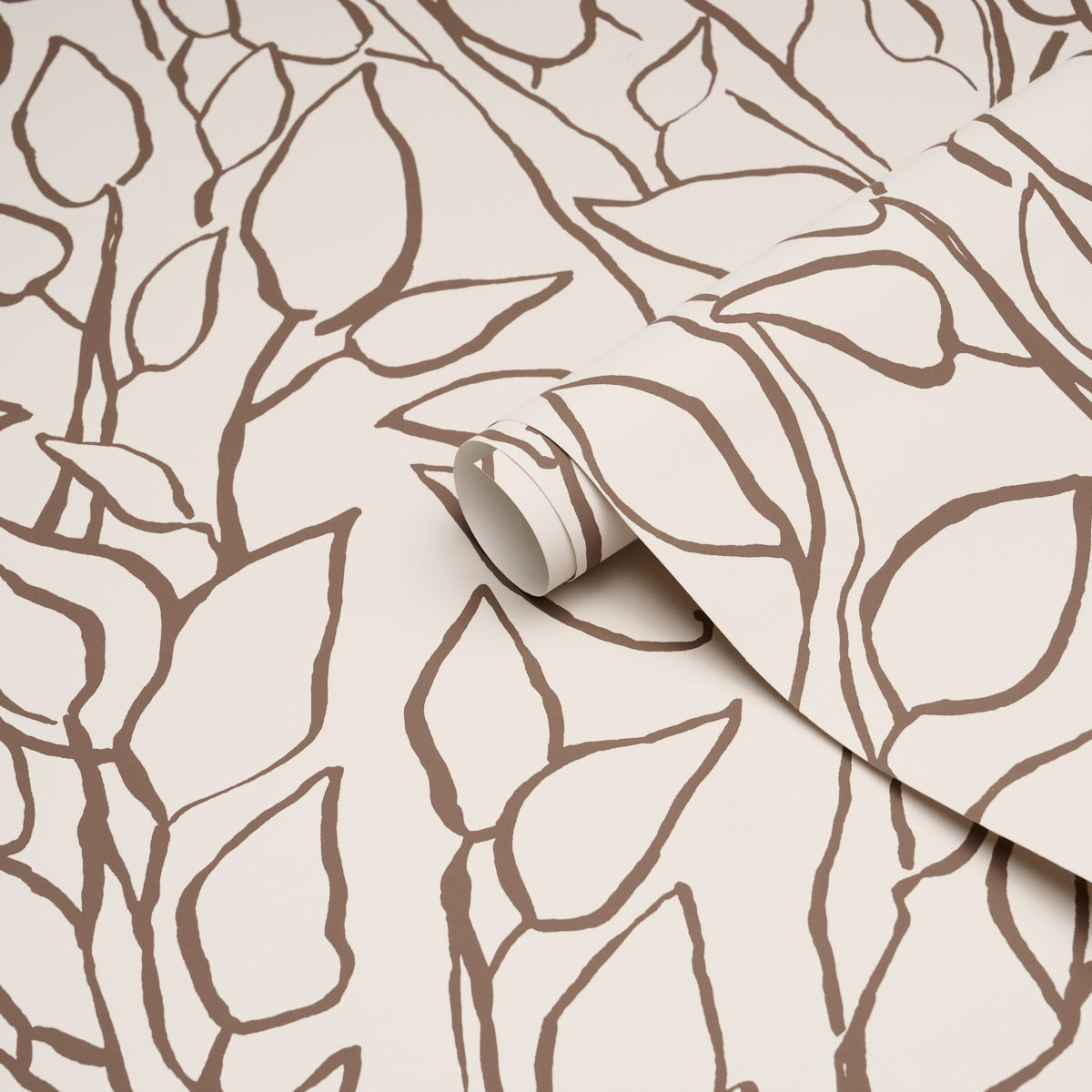 Solandra Vine Wallpaper in brown color - pattern number 5010074 - by Schumacher in the Perennial Favorites collection