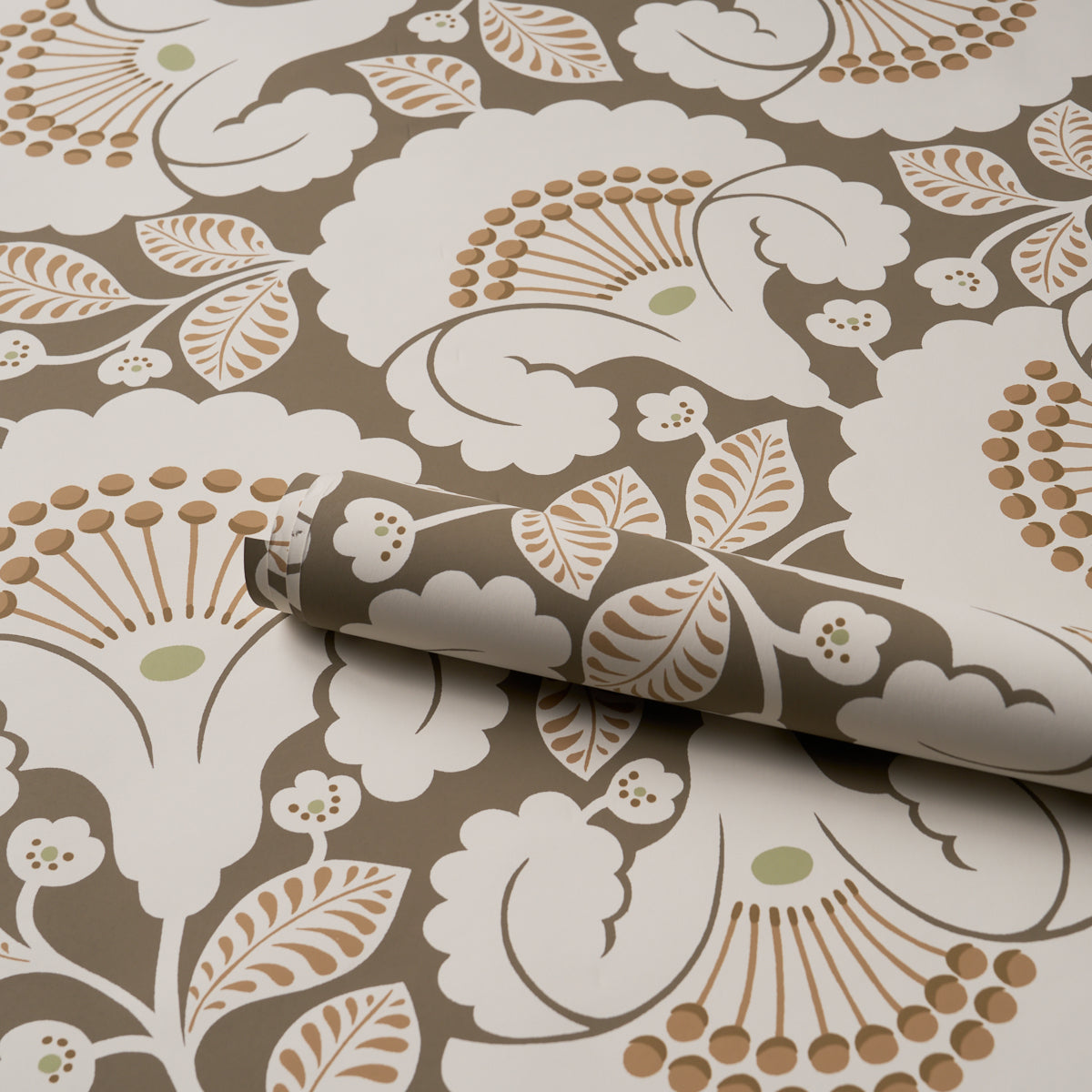 Jackie Wallpaper in brown color - pattern number 5010373 - by Schumacher in the Perennial Favorites collection