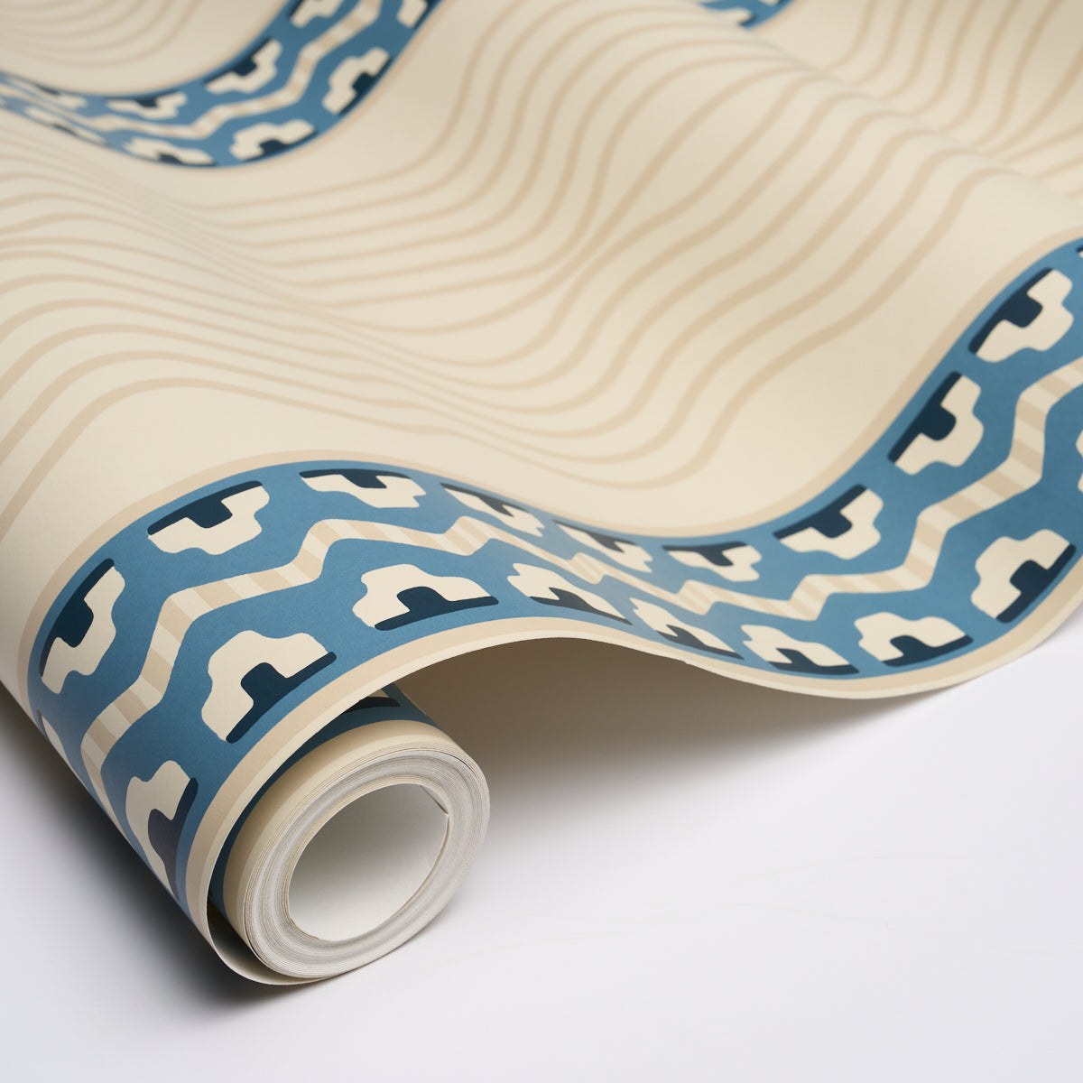 Crème Anglaise Wallpaper in English Cream/denim Blue color - pattern number 5018302 - by Schumacher in the Johnson Hartig collection
