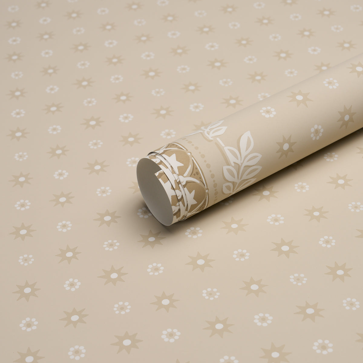 Astor Wallpaper in Neutral color - pattern number 5018420 - by Schumacher in the American Heritage collection