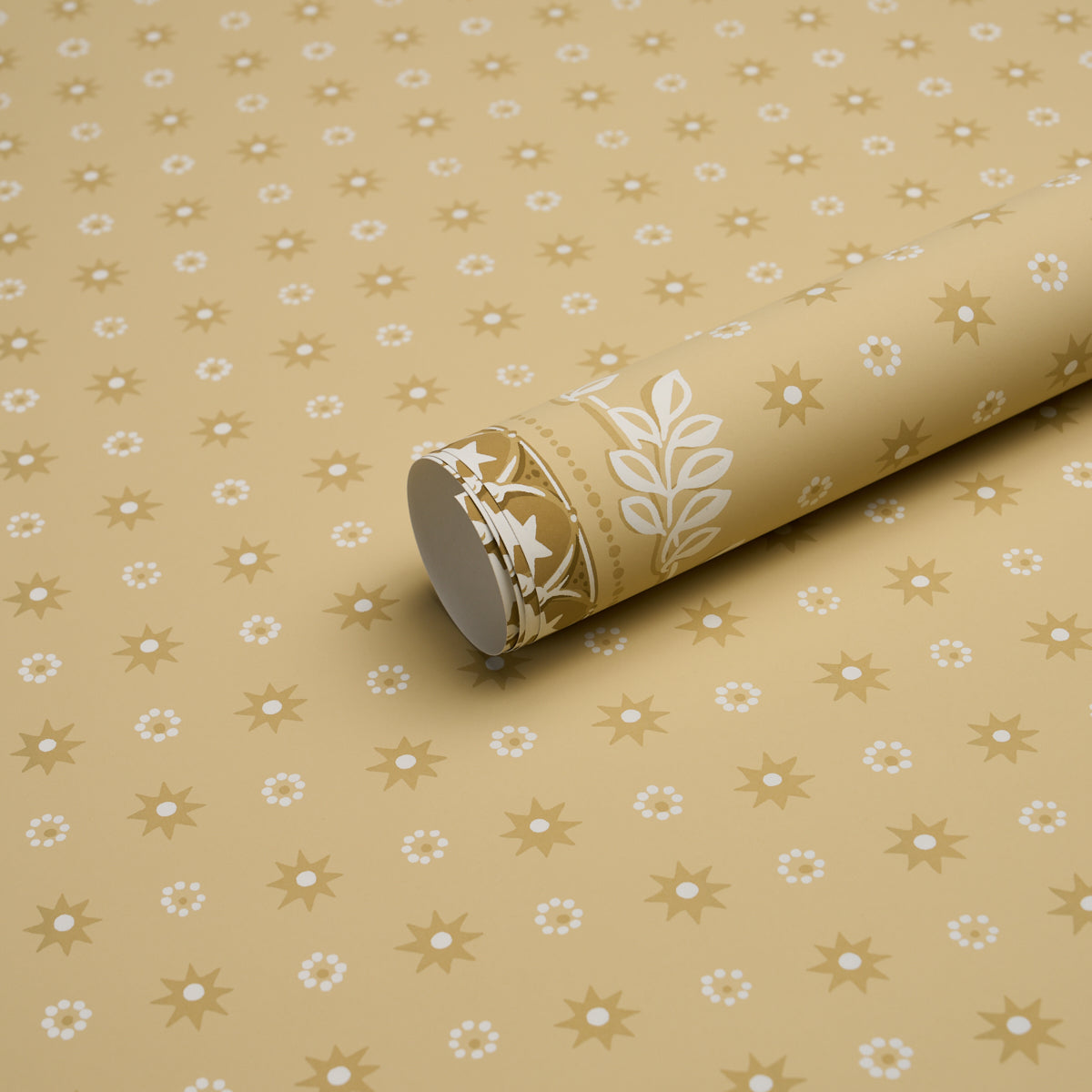 Astor Wallpaper in Yellow color - pattern number 5018421 - by Schumacher in the American Heritage collection