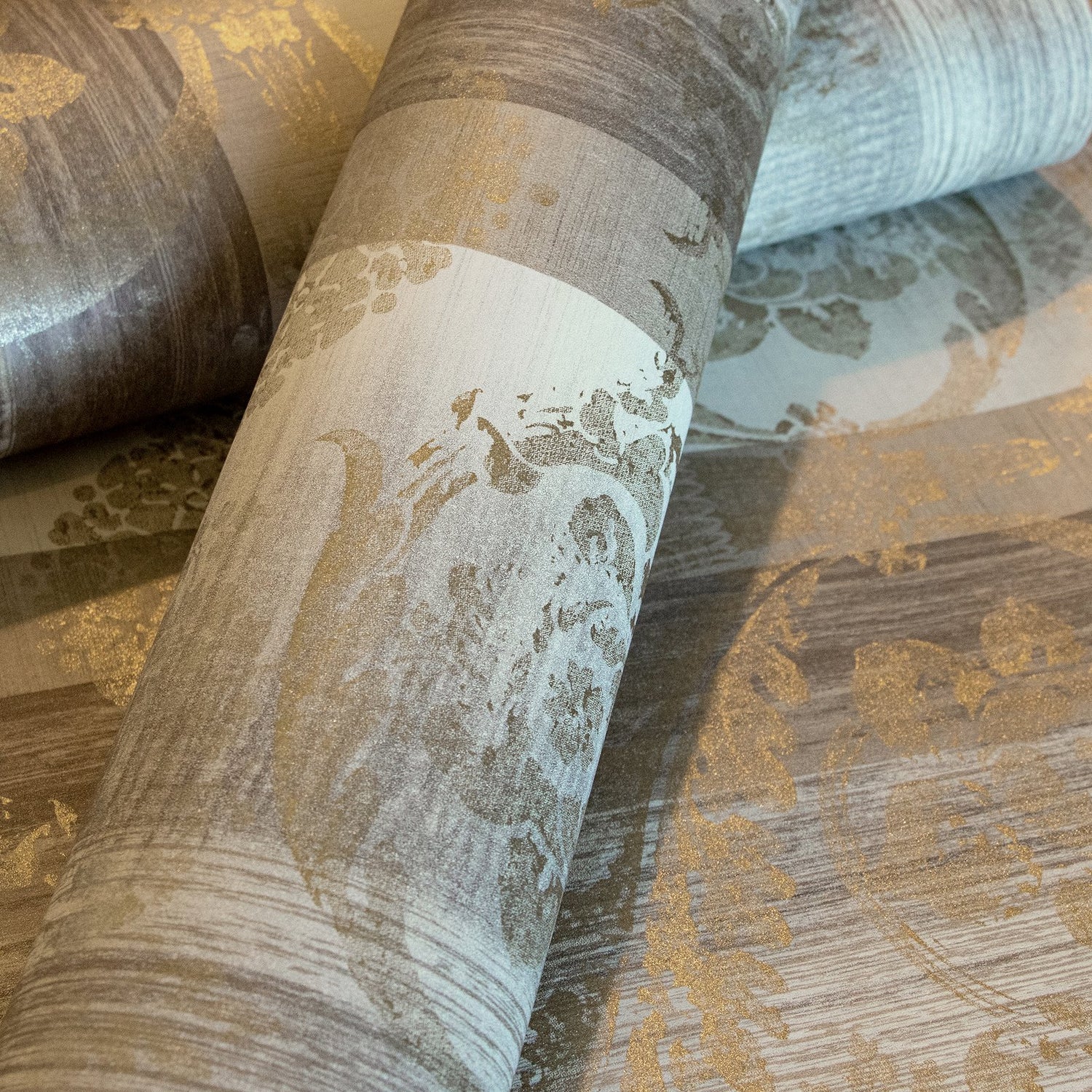 Nerites wallpaper in beige color - pattern number 64278 - by Galerie in the Adonea collection