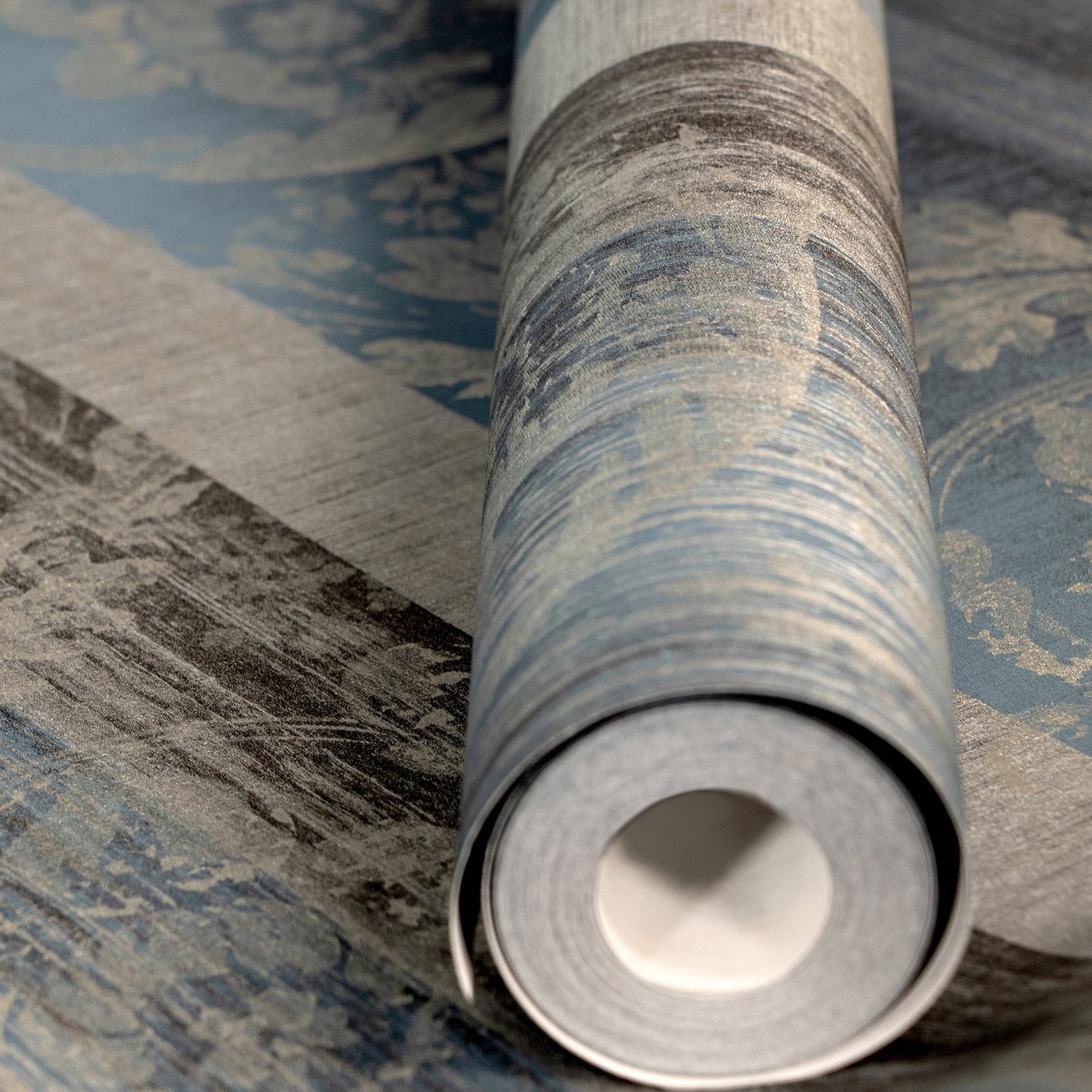 Nerites wallpaper in blue color - pattern number 64300 - by Galerie in the Adonea collection