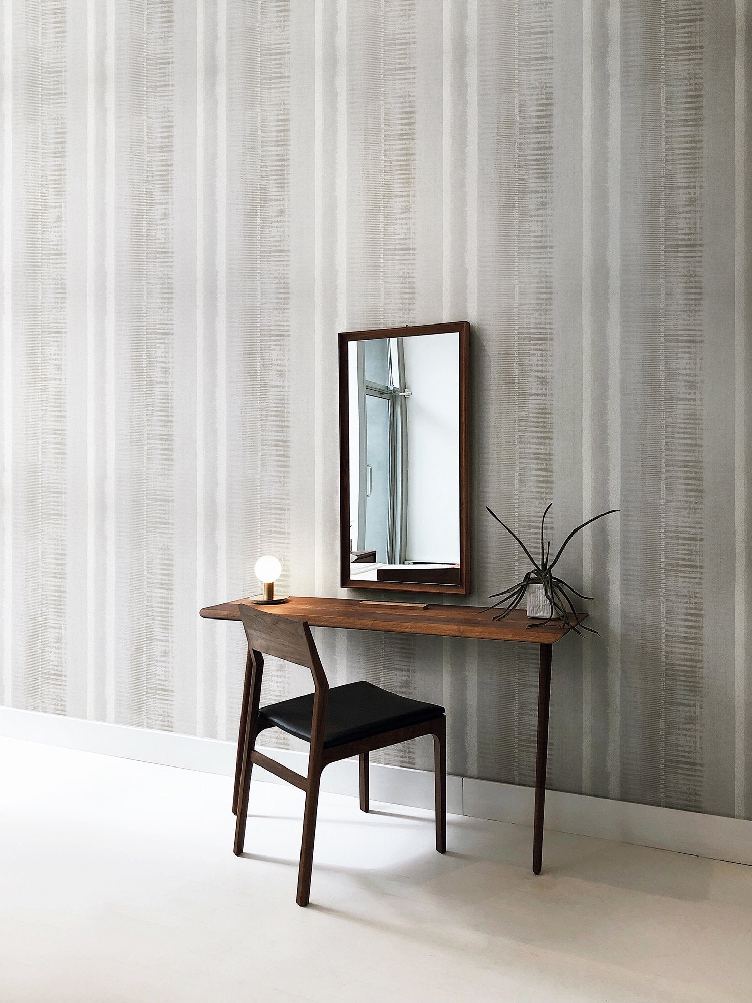 Hermes wallpaper in silver grey color - pattern number 64318 - by Galerie in the Adonea collection
