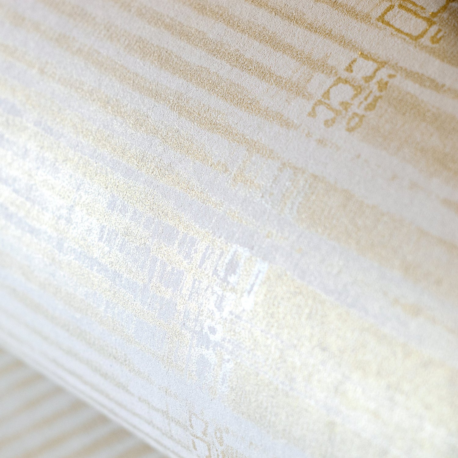 Hermes wallpaper in cream color - pattern number 64323 - by Galerie in the Adonea collection