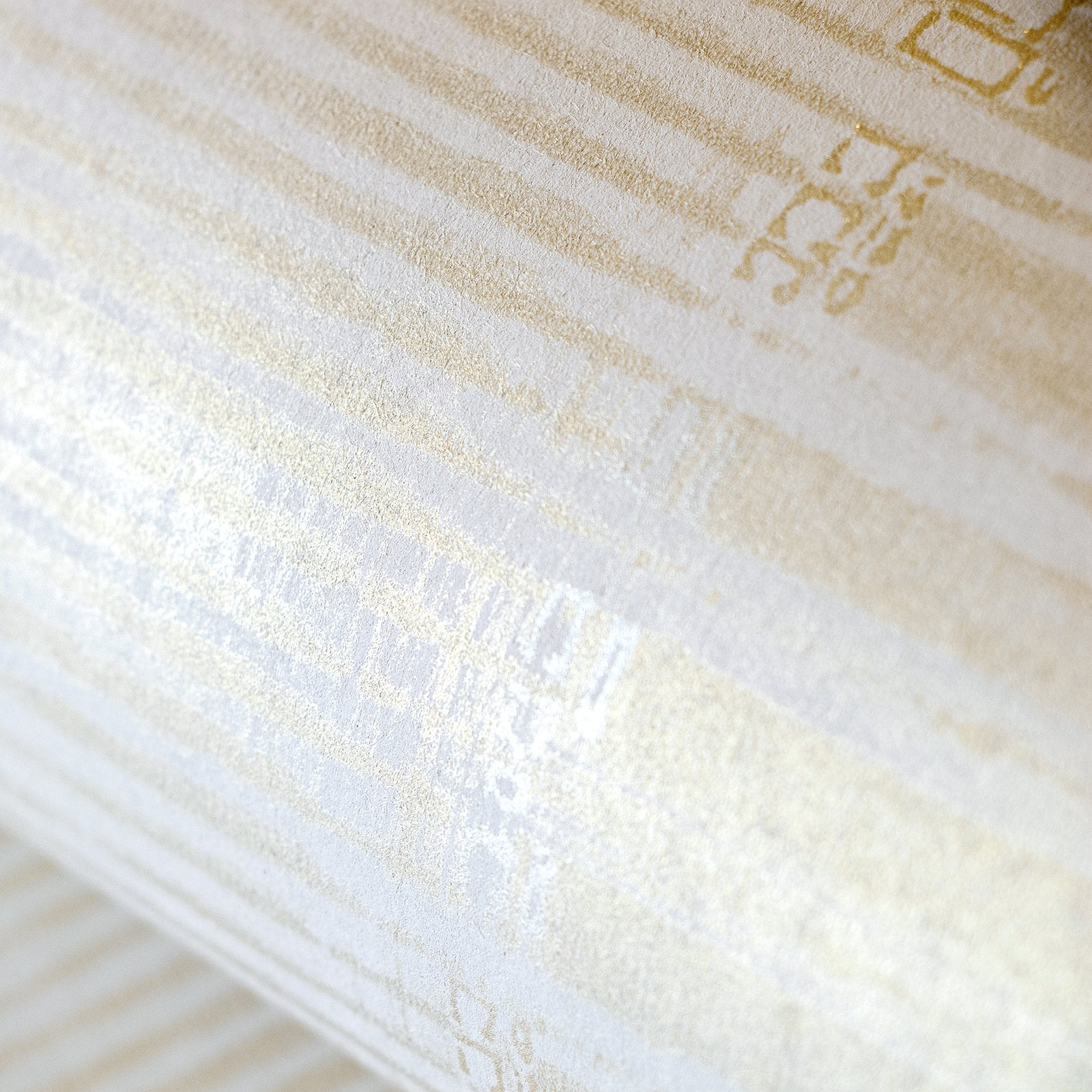 Hermes wallpaper in cream color - pattern number 64323 - by Galerie in the Adonea collection