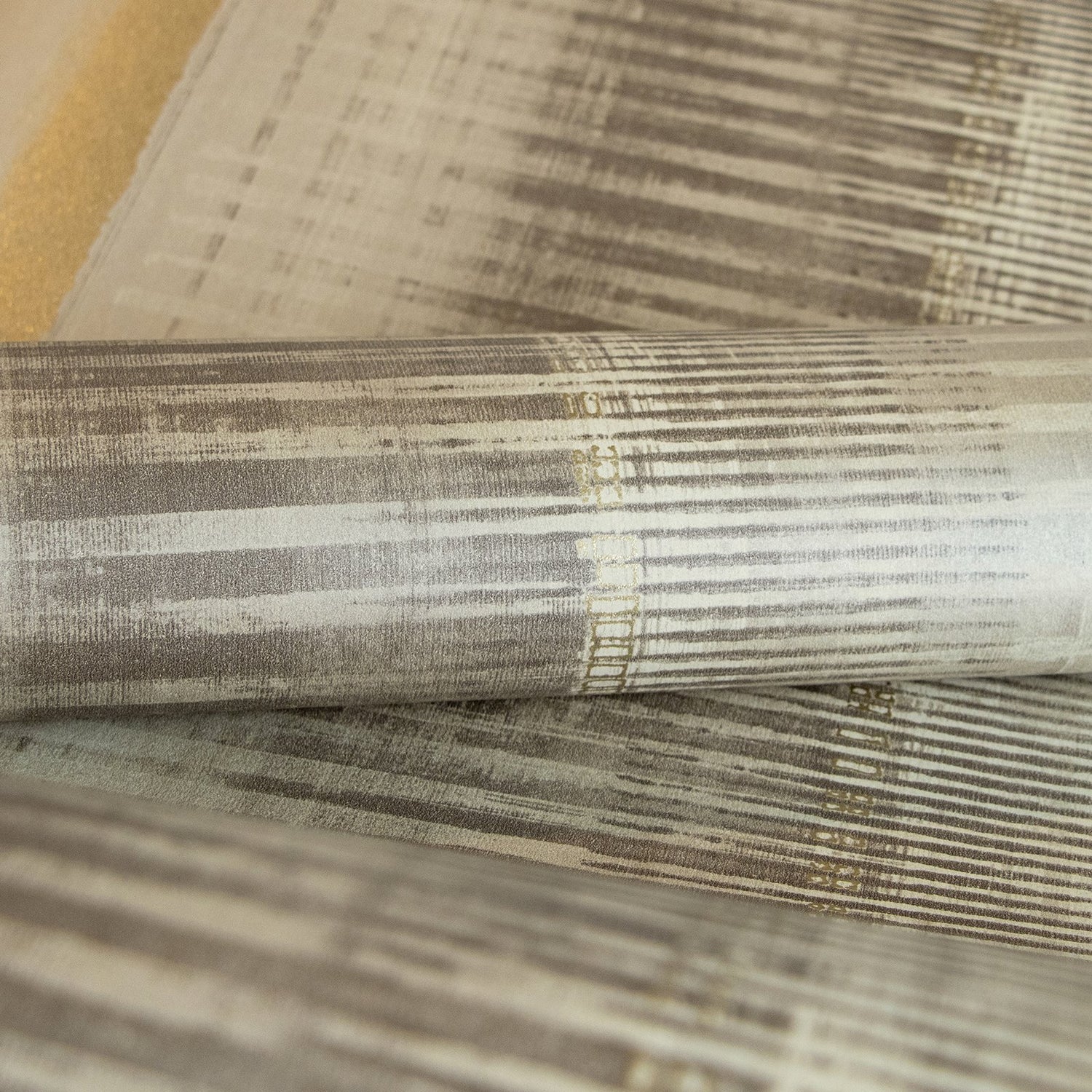 Hermes wallpaper in beige color - pattern number 64325 - by Galerie in the Adonea collection