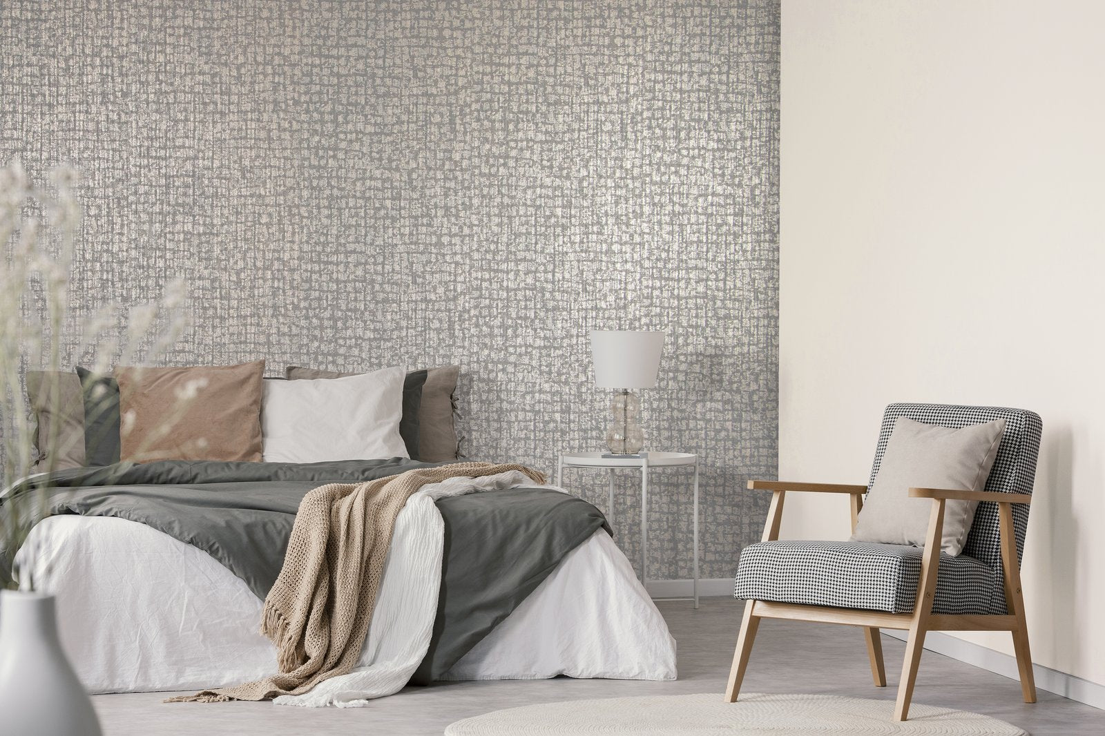 Zeus wallpaper in silver grey color - pattern number 64326 - by Galerie in the Adonea collection