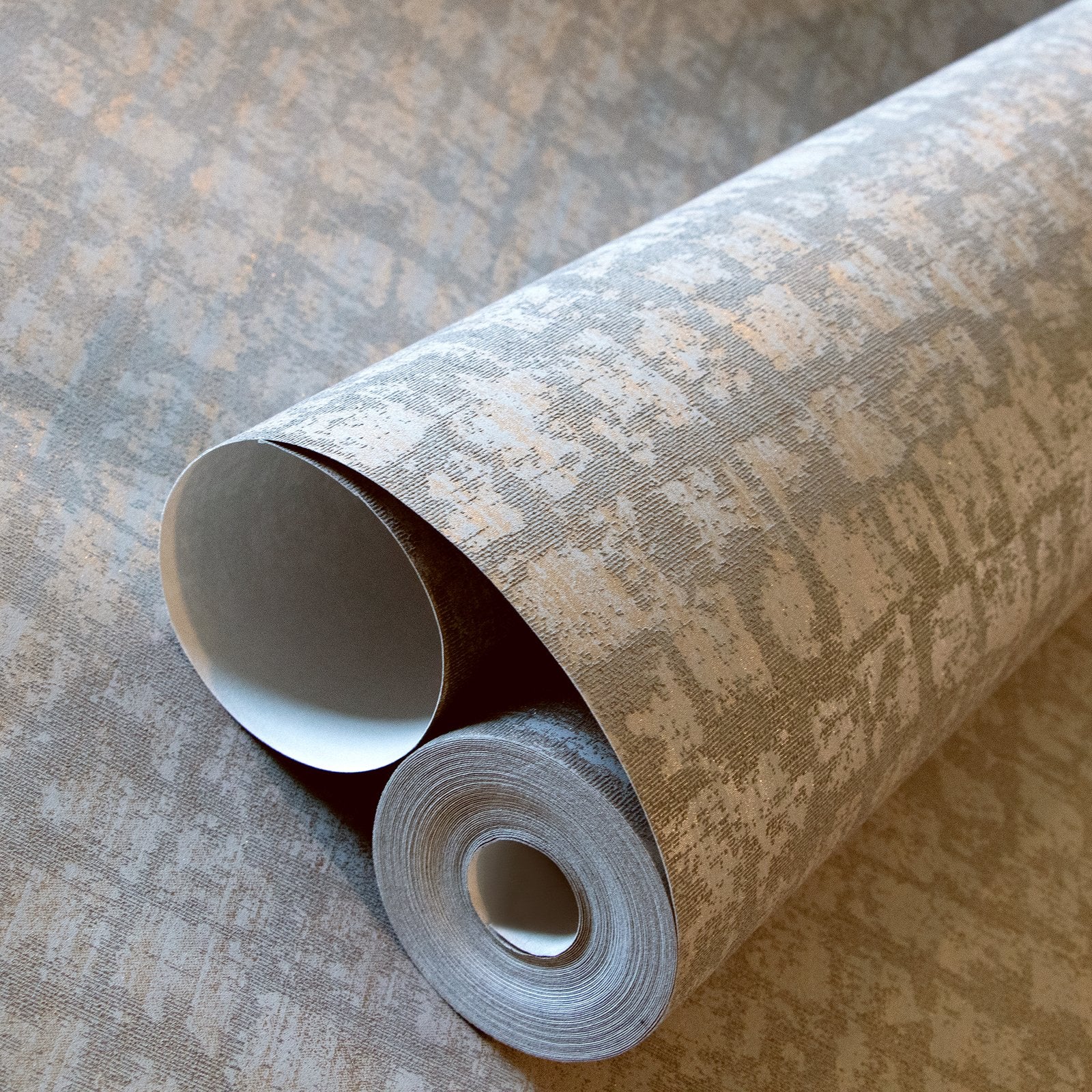 Zeus wallpaper in silver grey color - pattern number 64326 - by Galerie in the Adonea collection