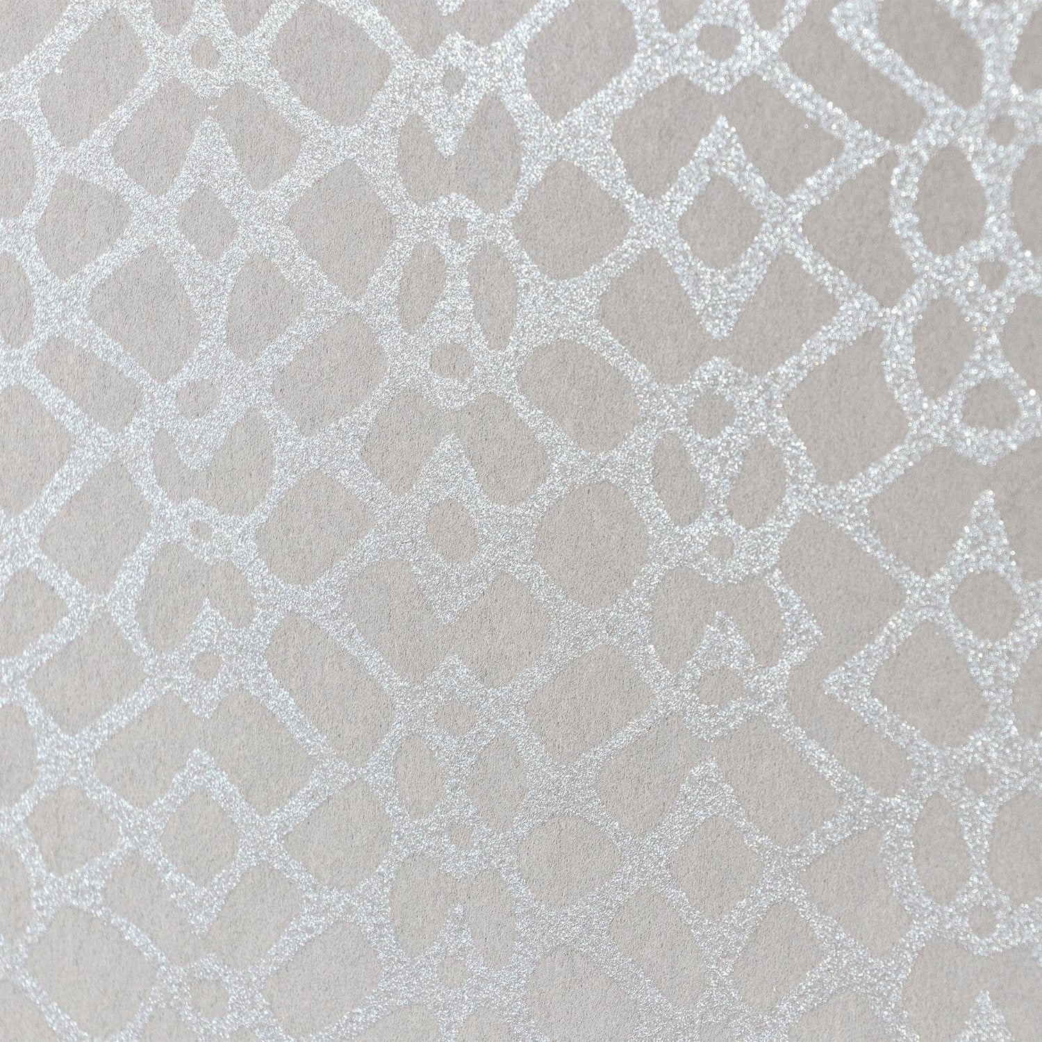 Soul Dusty Lilac wallpaper in purple lilac color - pattern number GH64652-23 - by Galerie in the Slow Living collection