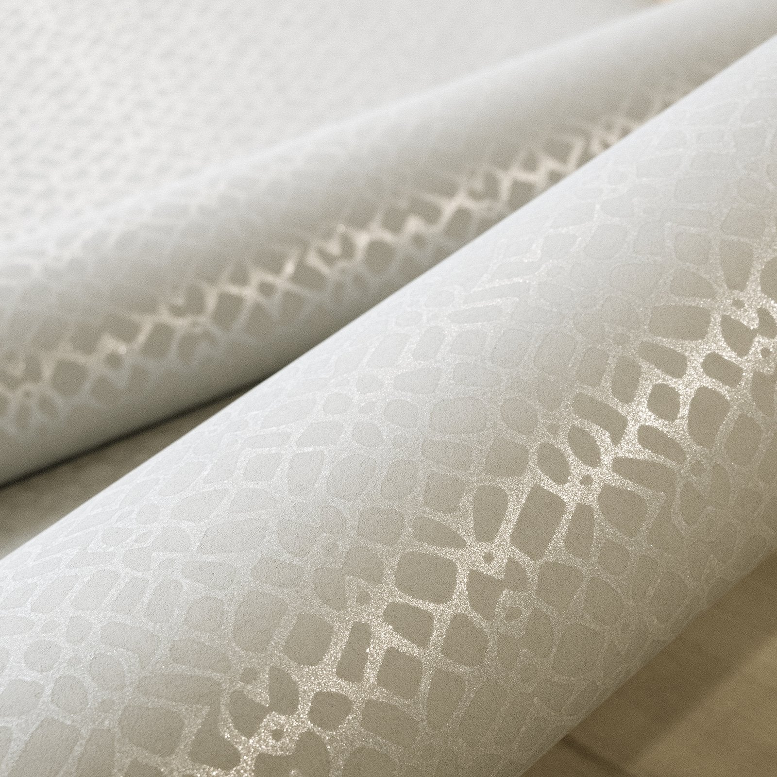 Soul Rosy Grey wallpaper in silver grey color - pattern number GH64653-23 - by Galerie in the Slow Living collection