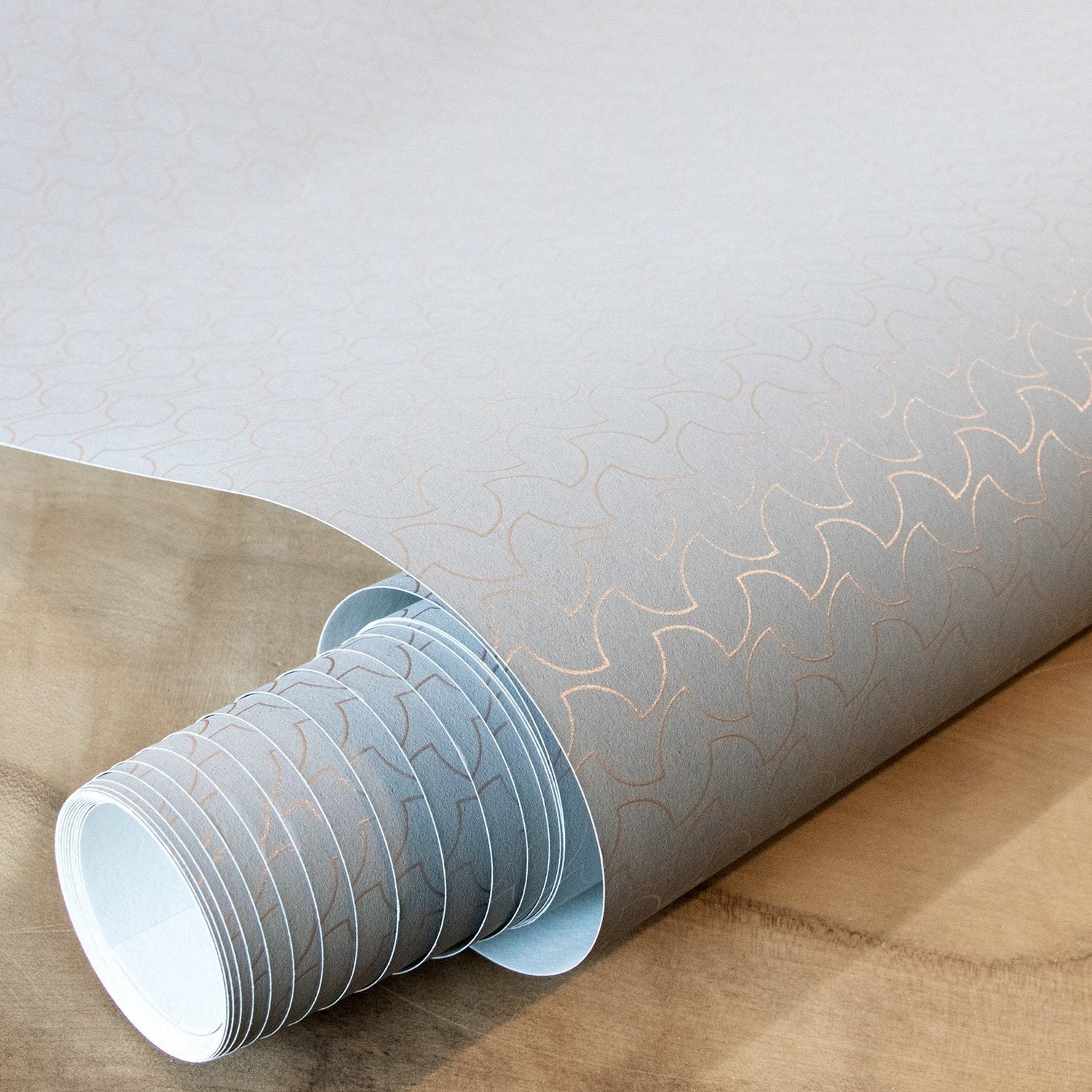 Balance Dusty Lilac wallpaper in silver grey color - pattern number GH64669-23 - by Galerie in the Slow Living collection