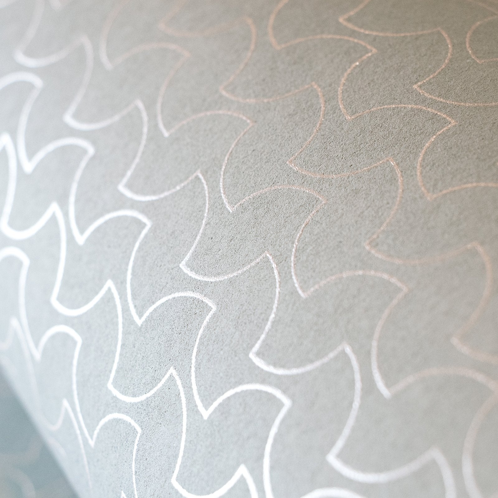 Balance Dusty Lilac wallpaper in silver grey color - pattern number GH64669-23 - by Galerie in the Slow Living collection