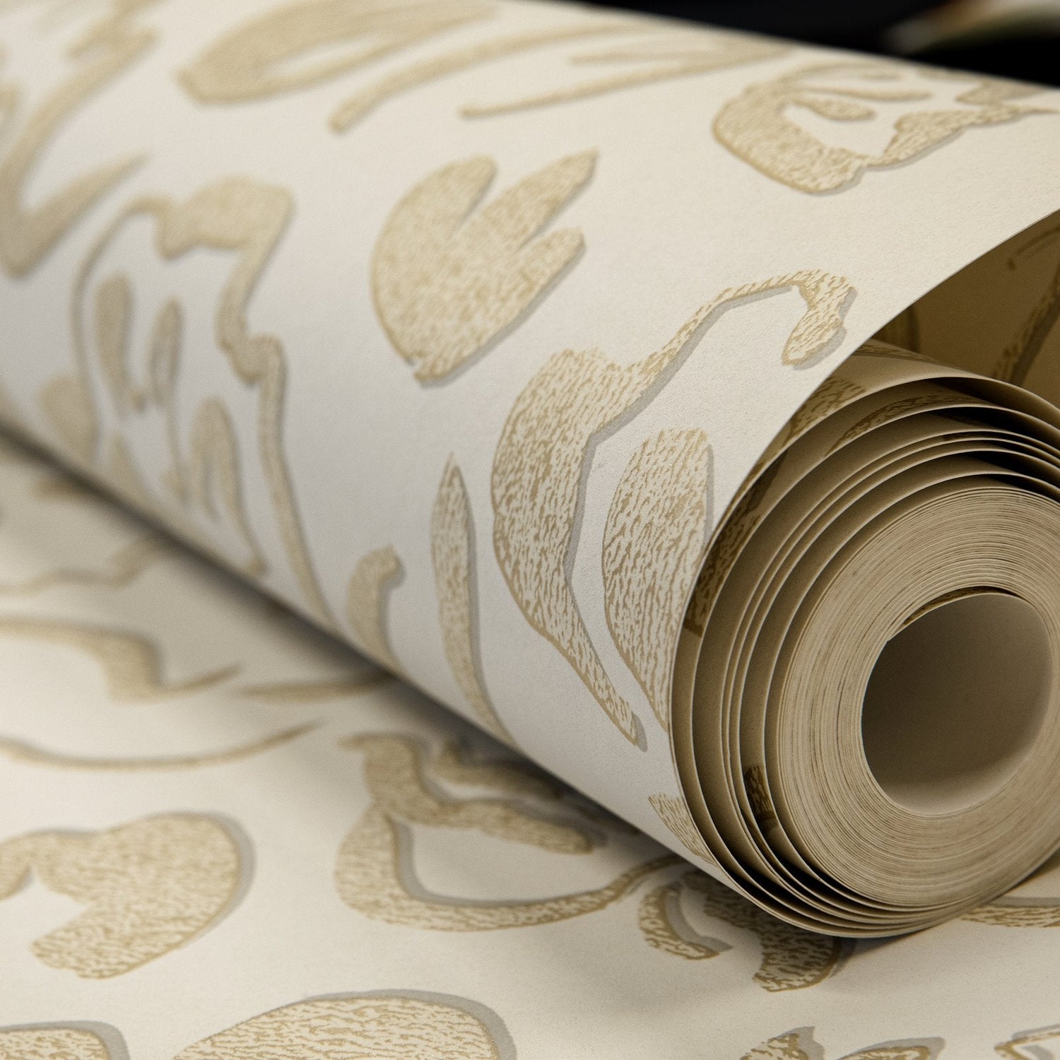 Fiore wallpaper in gold color - pattern number GH65333-23 - by Galerie in the Salt collection
