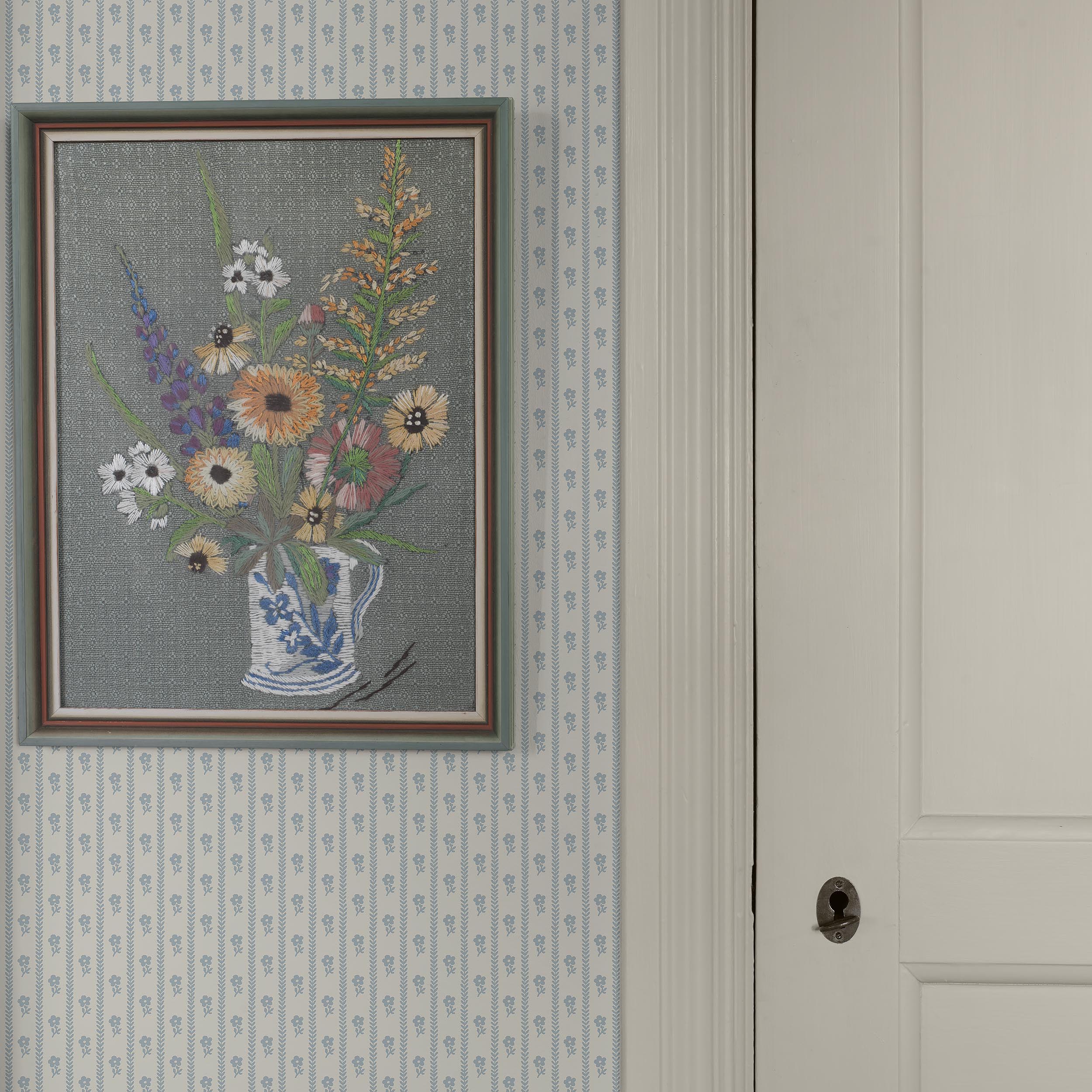 Lilla Lyckan Wallpaper in blue color - pattern number 6956 - by Schumacher in the Borastapeter collection