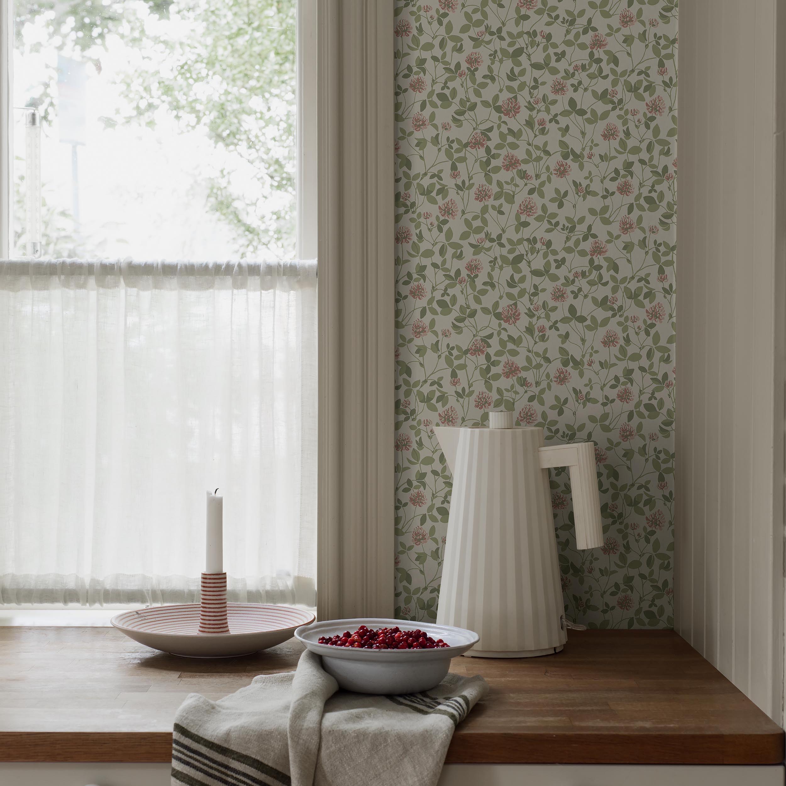 Klöver Wallpaper in leaf color - pattern number 6978 - by Schumacher in the Borastapeter collection