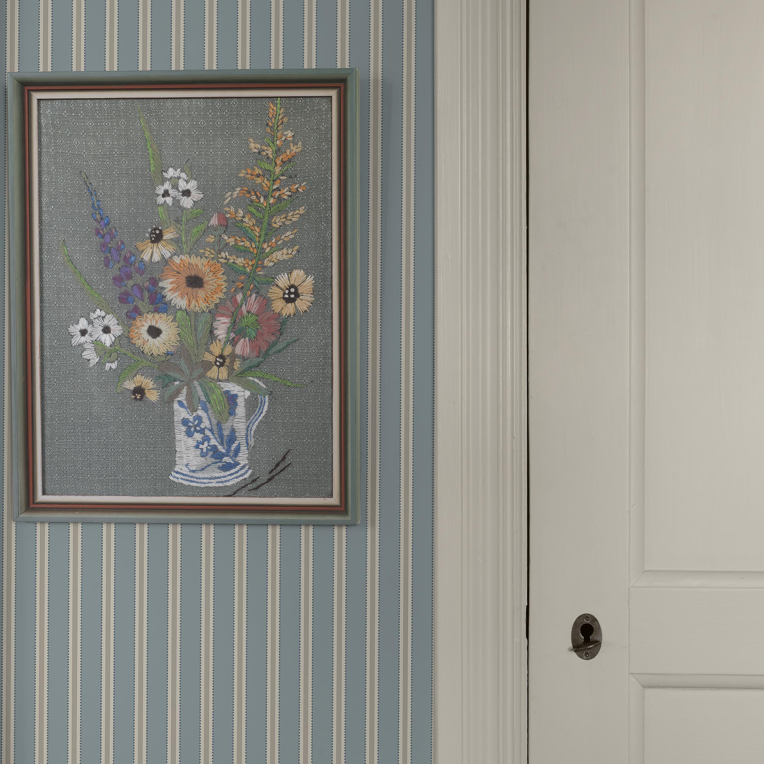 Pärlrand Wallpaper in blue color - pattern number 6981 - by Schumacher in the Borastapeter collection