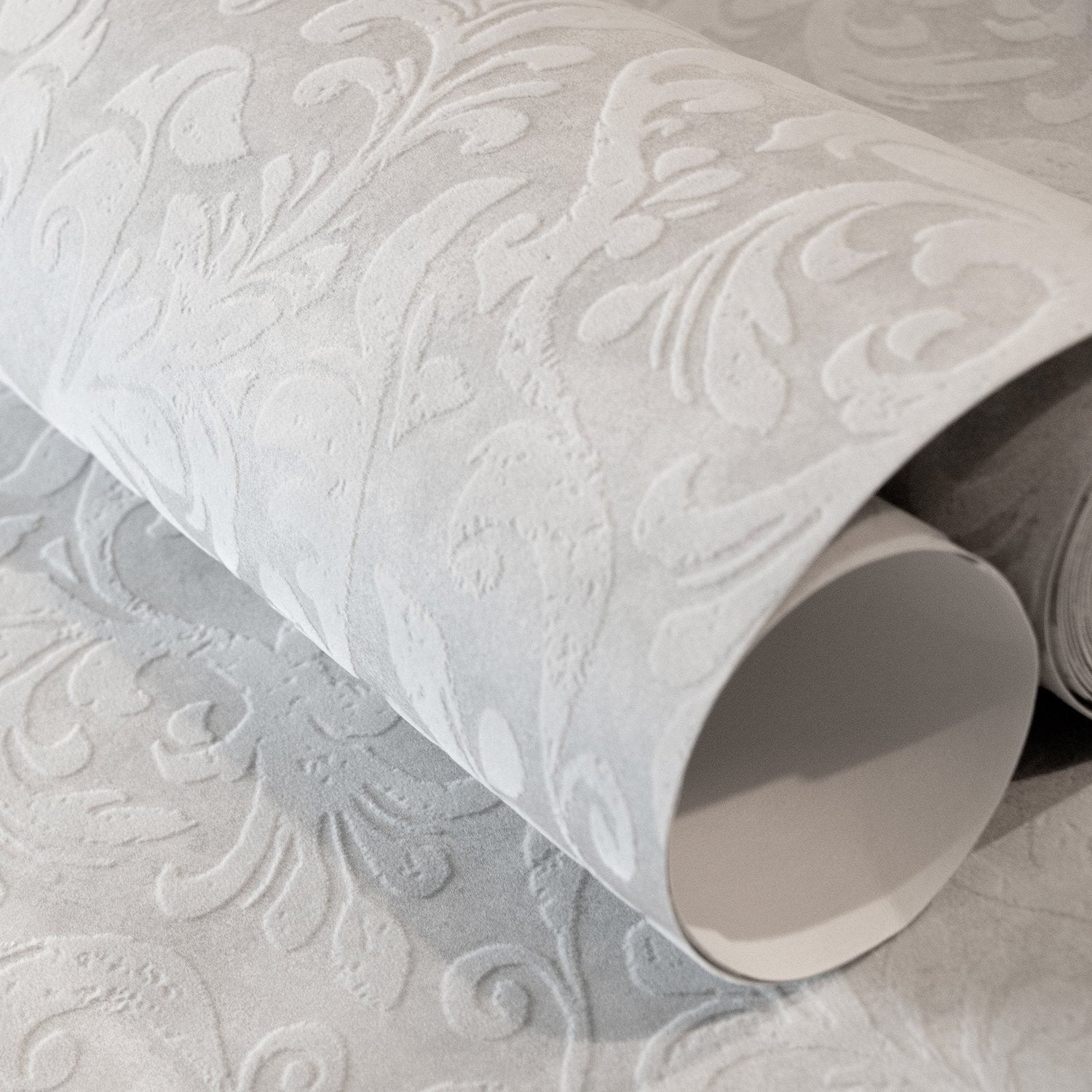 Mayfair / Loft Damask Flock wallpaper in silver grey color - pattern number GH81255-23 - by Galerie in the Urban Classics collection