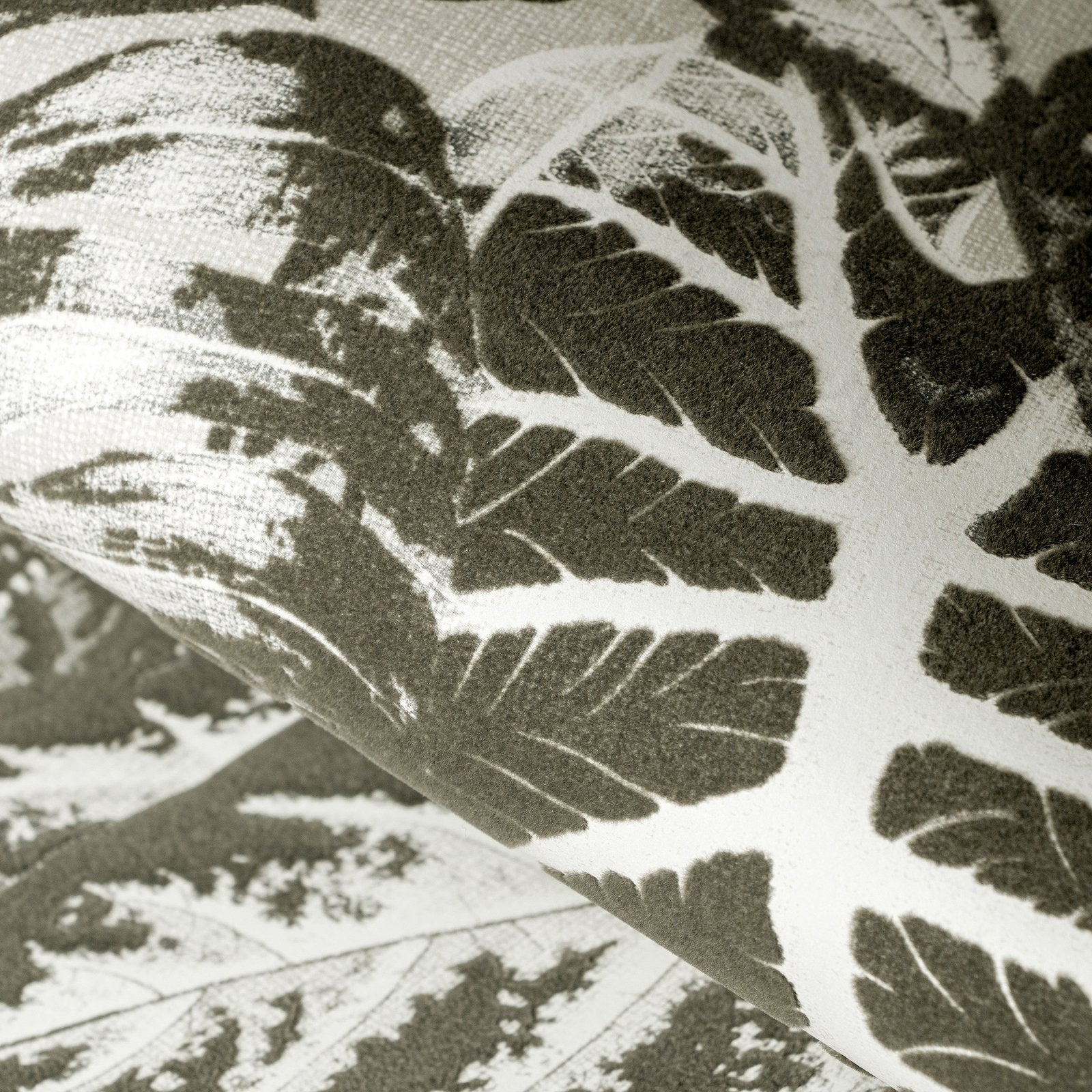 Elephant Leaf wallpaper in silver grey color - pattern number GH81263-23 - by Galerie in the Feel collection