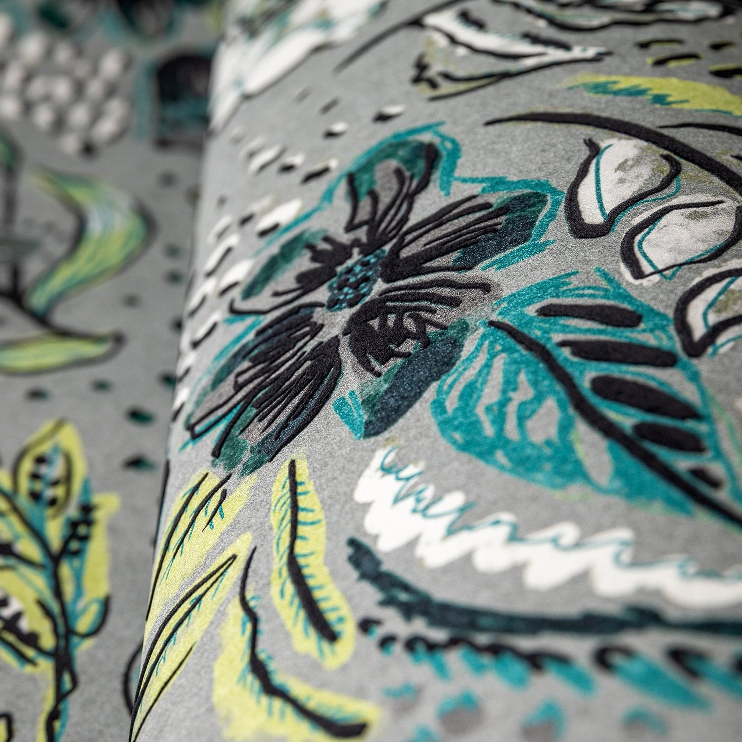 Wild Garden wallpaper in silver grey color - pattern number GH81334-23 - by Galerie in the Pepper collection