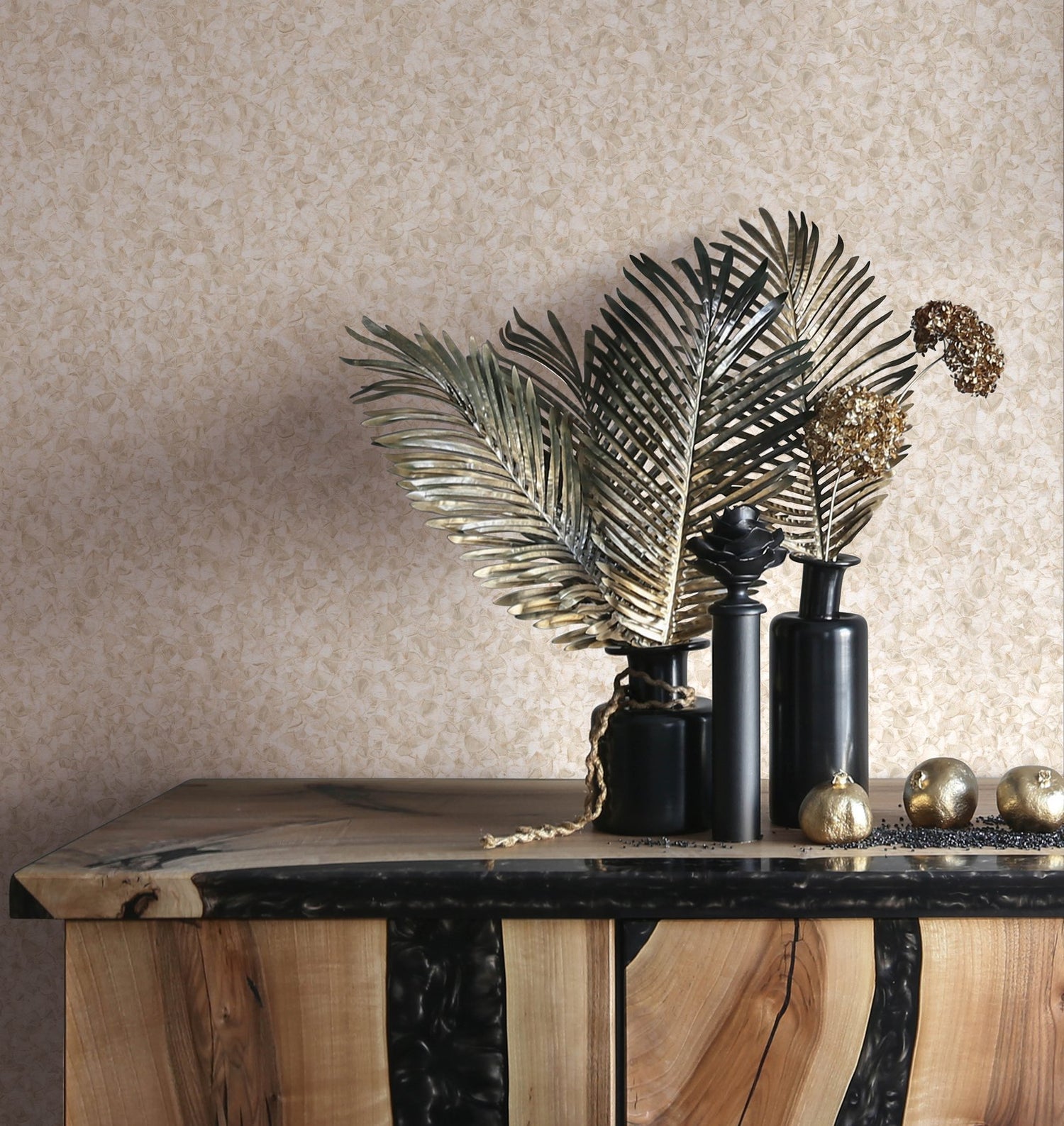 Feathers wallpaper in gold color - pattern number EA99139 - by Galerie in the Earth collection