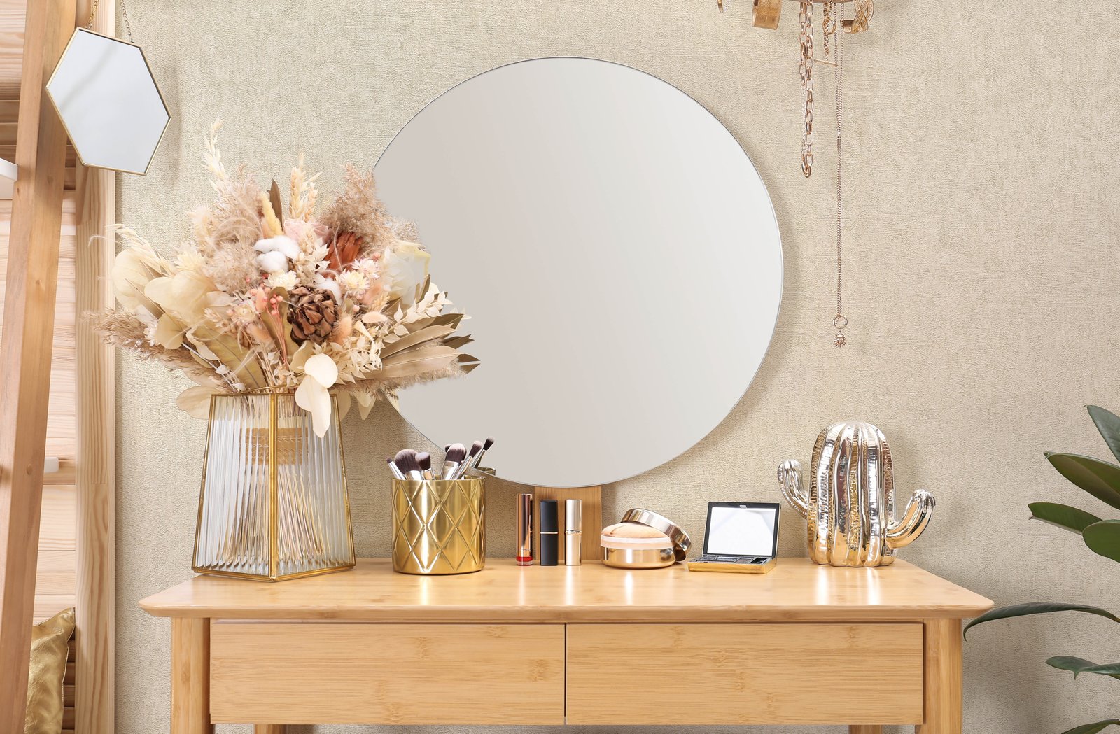 Scratch wallpaper in gold color - pattern number EA99159 - by Galerie in the Earth collection