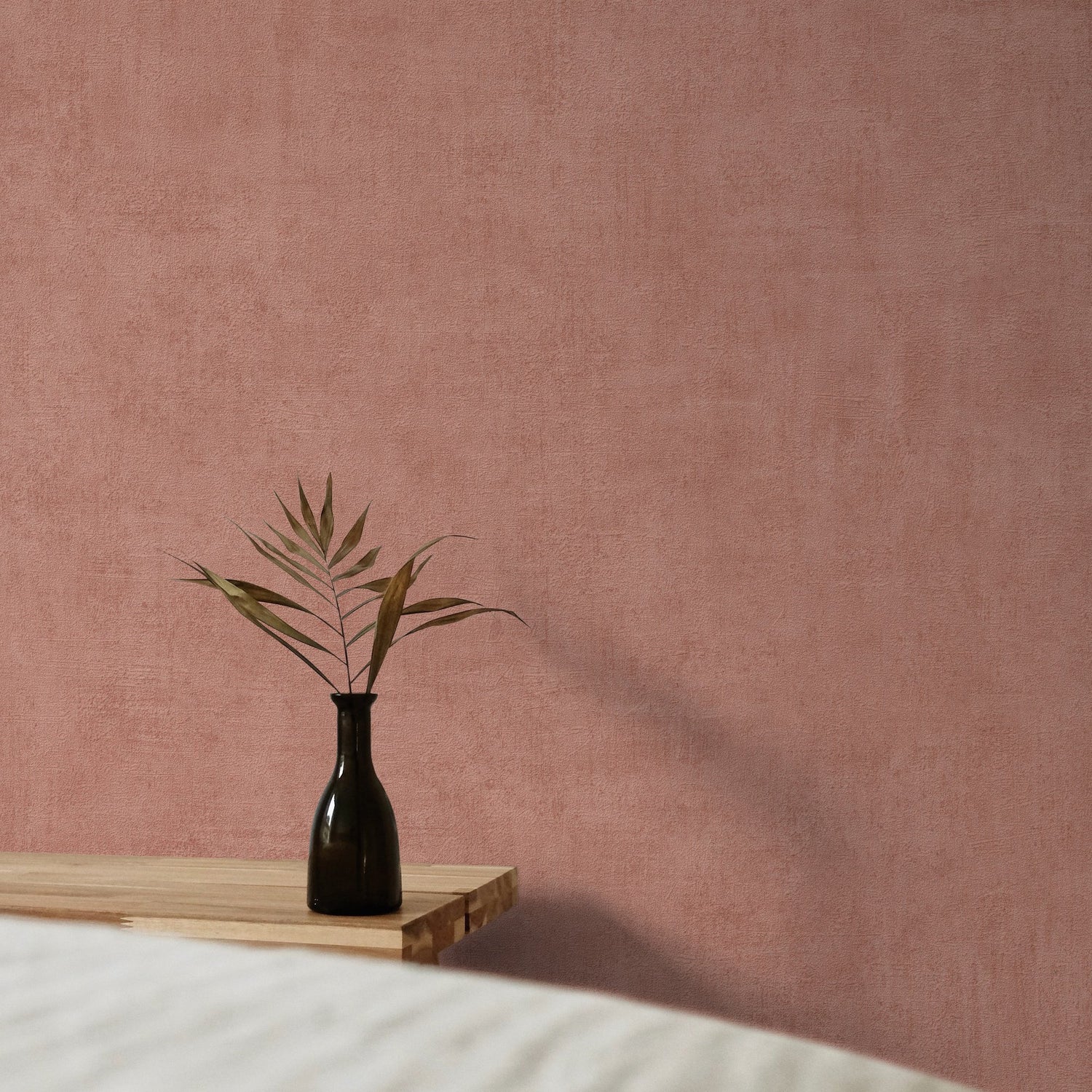 Patinated Plain Wallpaper in red color - pattern number A51512 - by Grandeco in the Orom II collection